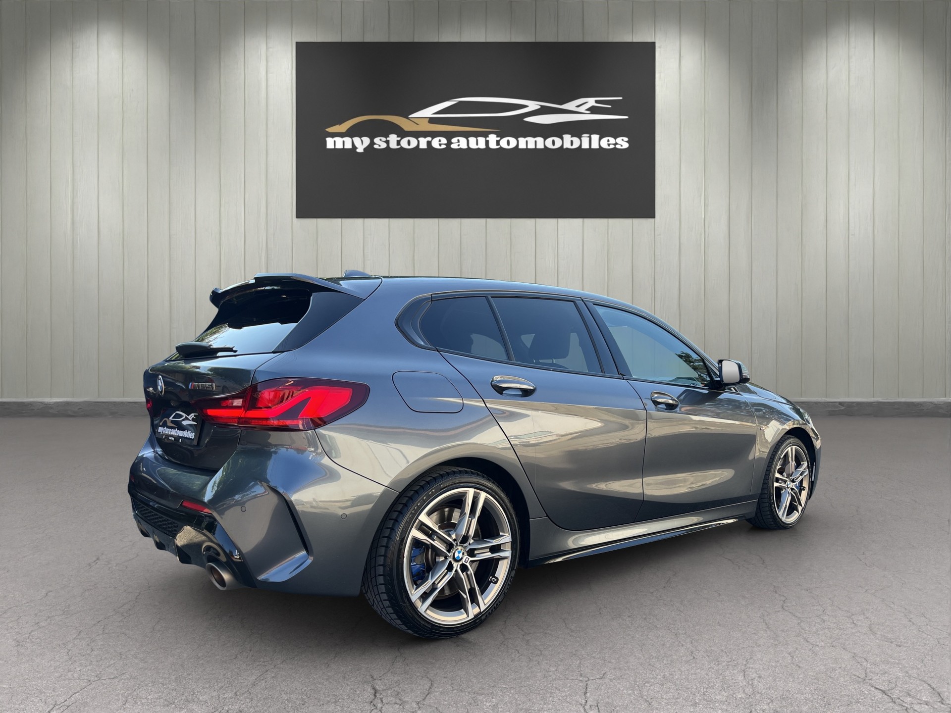 BMW M135i xDrive Steptronic-image-5
