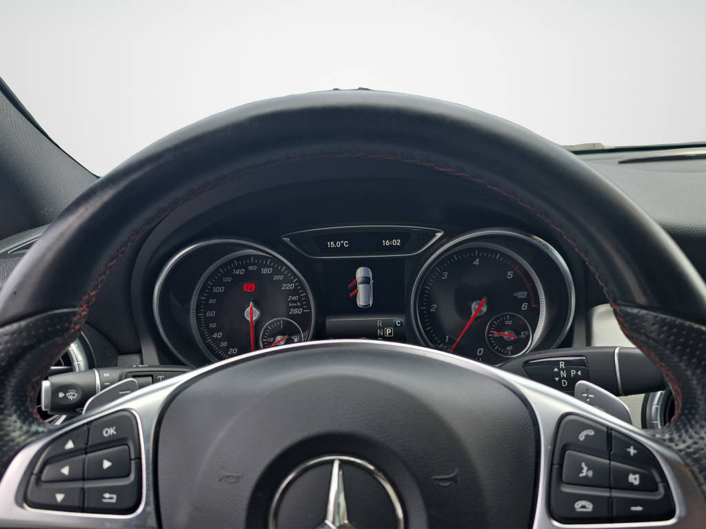 MERCEDES-BENZ CLA 200 d Shooting Brake-image-10