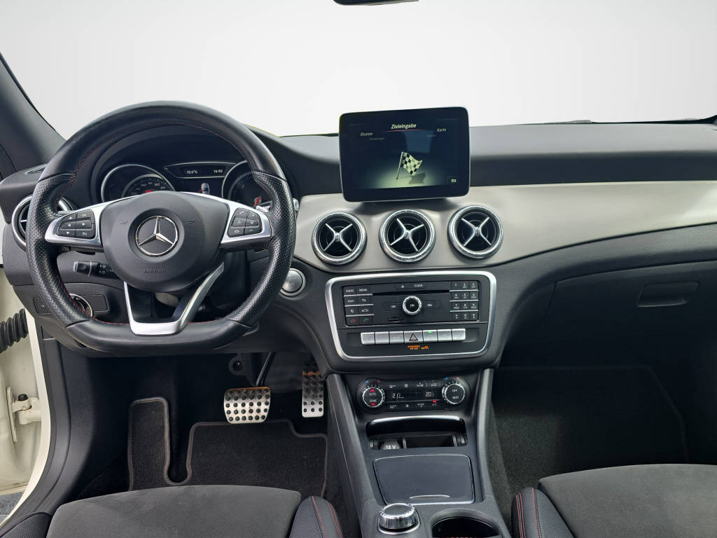 MERCEDES-BENZ CLA 200 d Shooting Brake-image-11