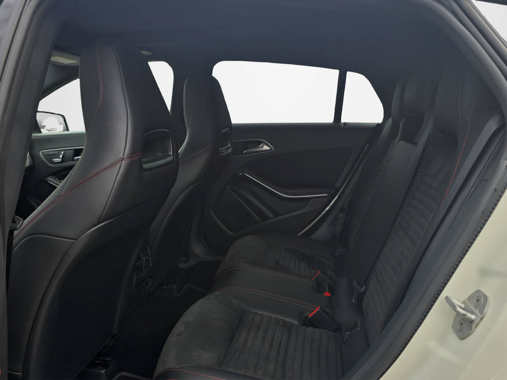 MERCEDES-BENZ CLA 200 d Shooting Brake-image-14