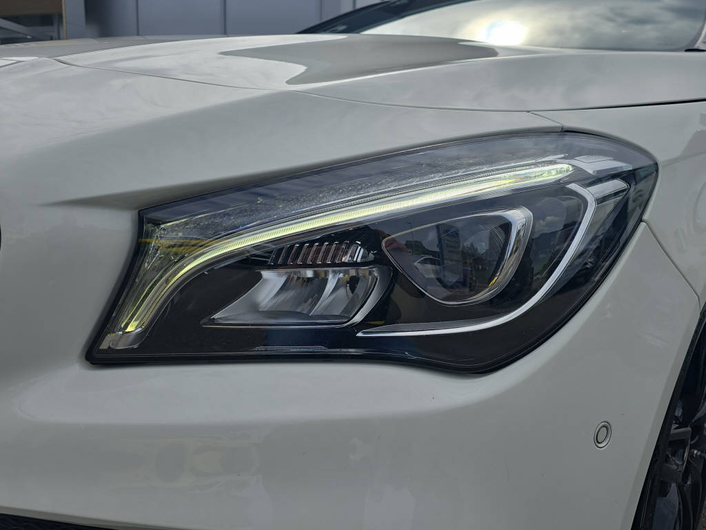 MERCEDES-BENZ CLA 200 d Shooting Brake-image-12