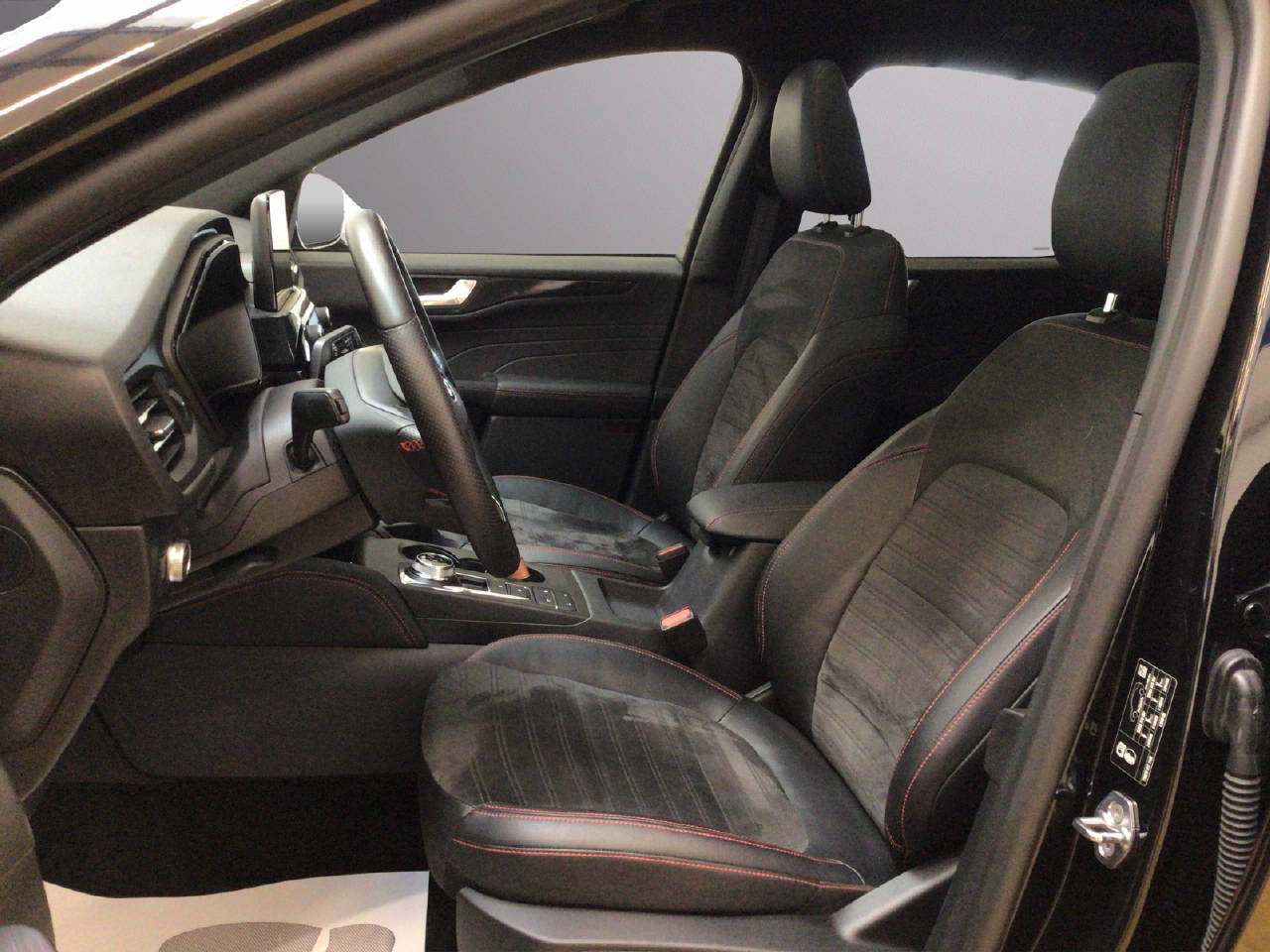 FORD Kuga 2.5 FHEV 190 PS ST-Line X 4x4-image-4