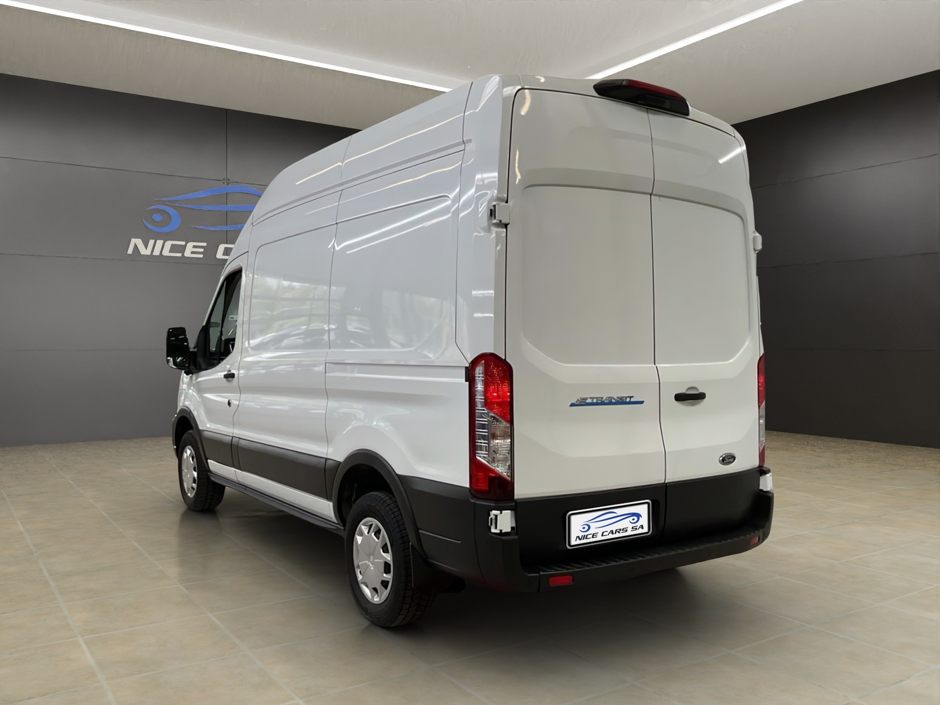 FORD E-Transit Van 350 L2 Trend RWD 68kWh-image-1