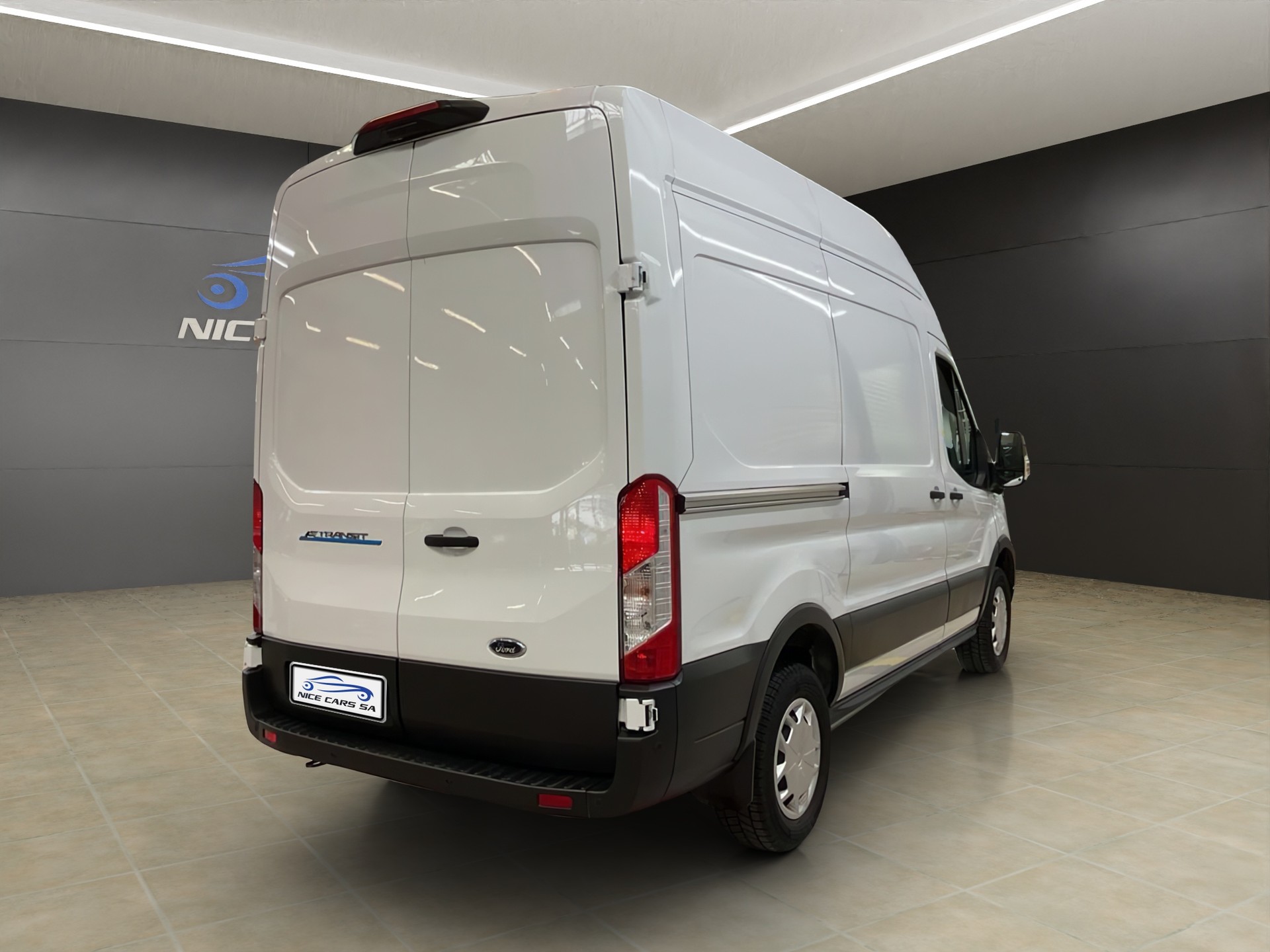 FORD E-Transit Van 350 L2 Trend RWD 68kWh-image-2