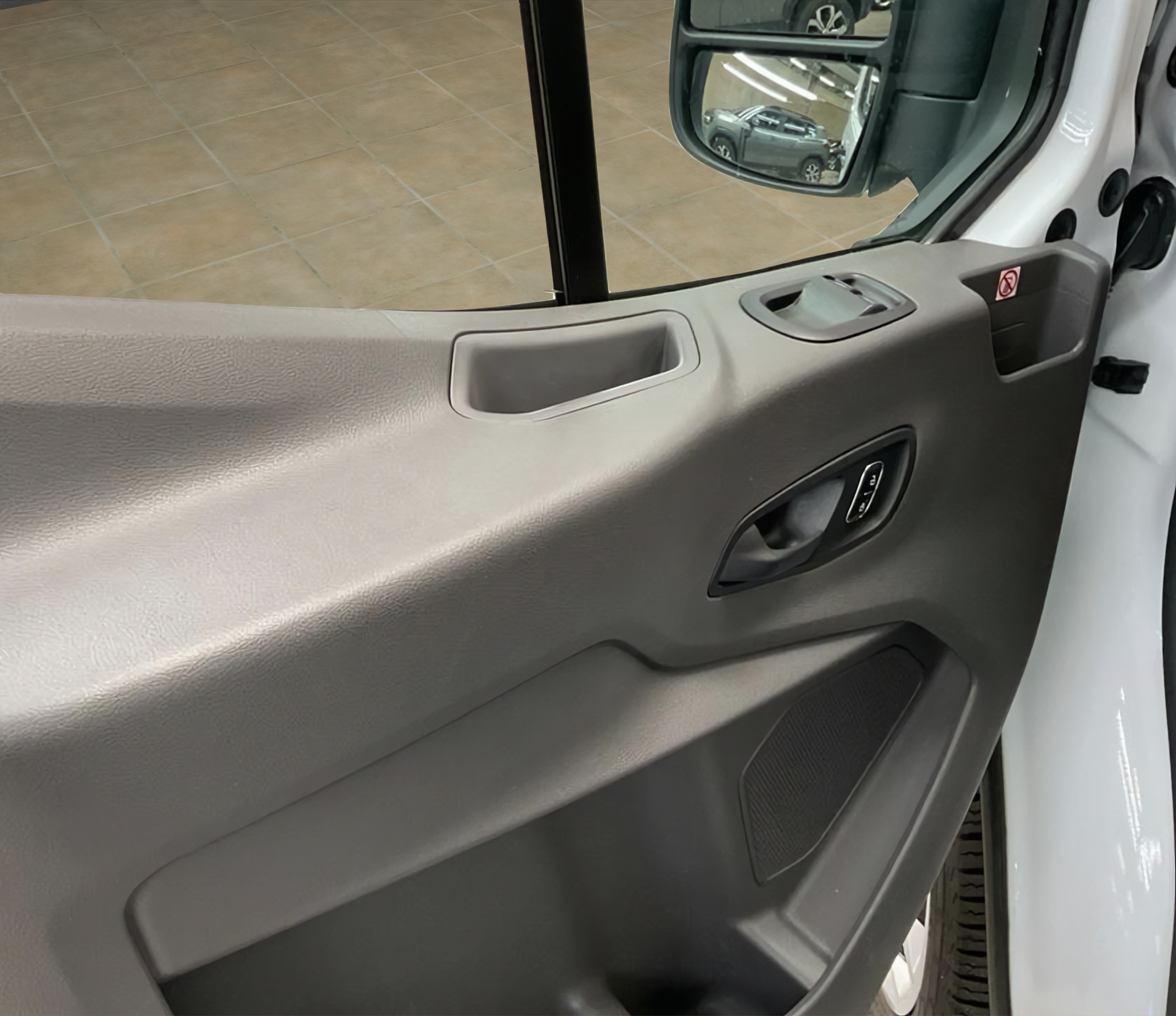 FORD E-Transit Van 350 L2 Trend RWD 68kWh-image-9