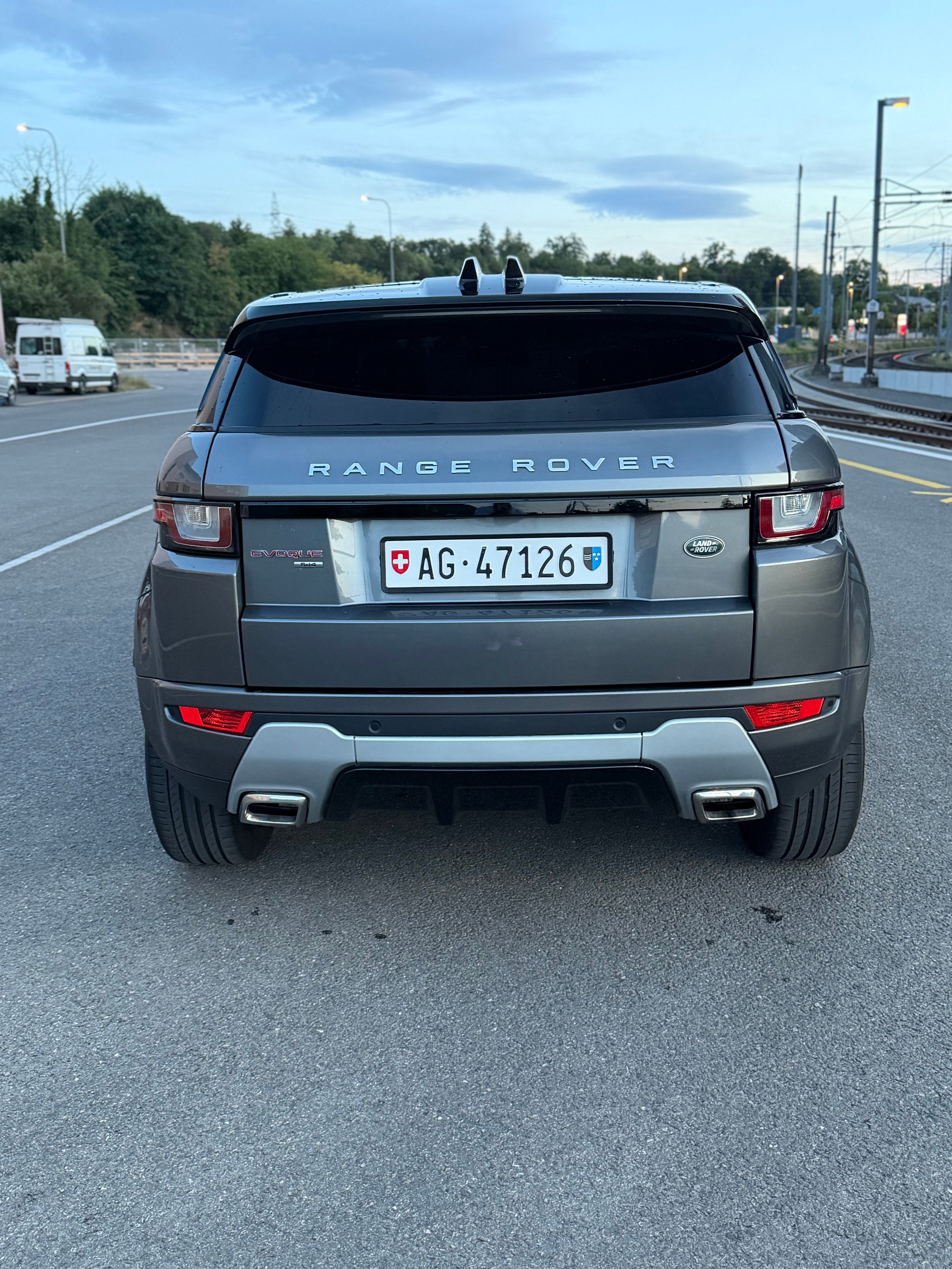 LAND ROVER 2.0 SD4 SE-image-1