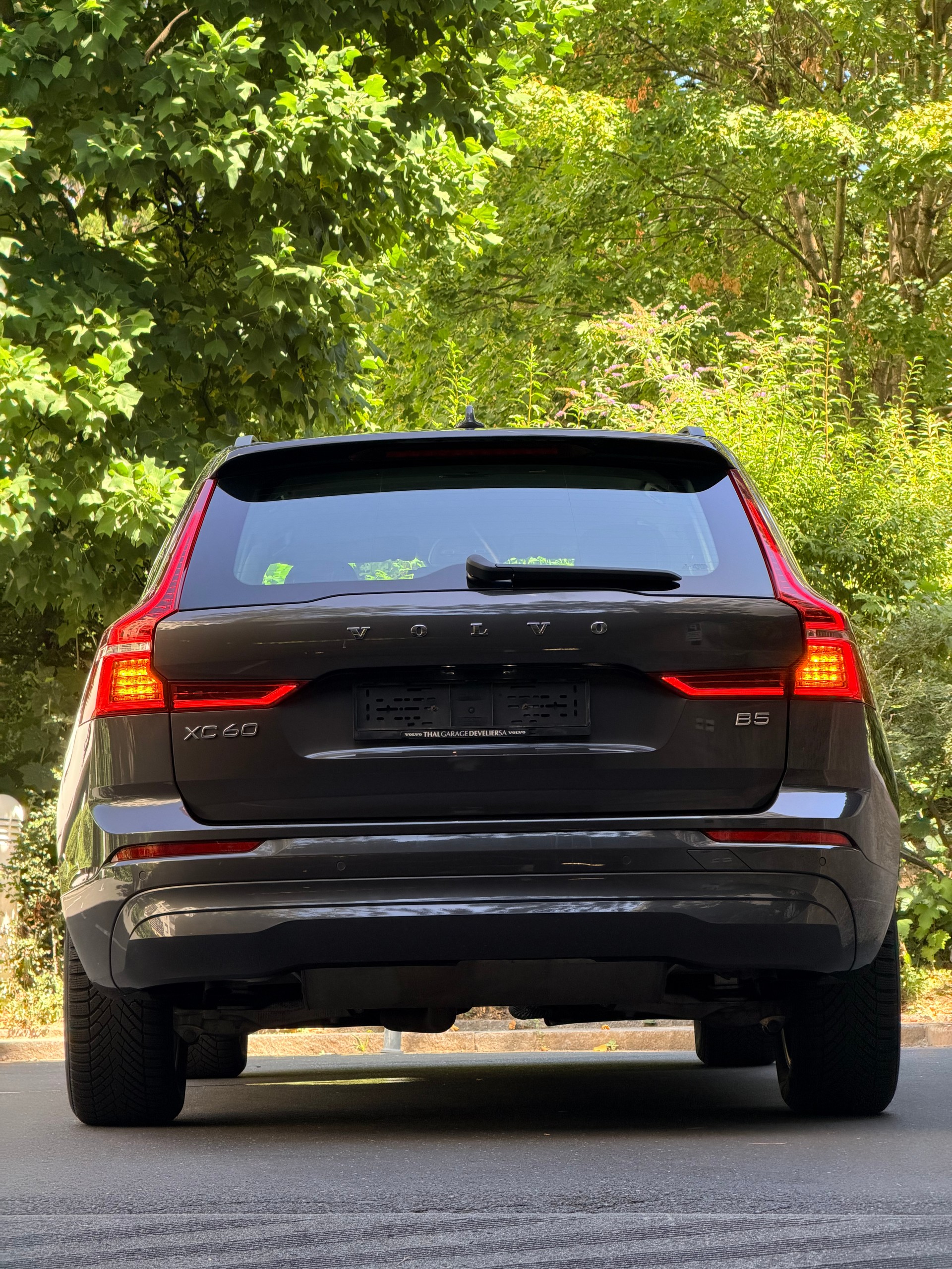 VOLVO XC60 B5 Benzin Mild Hybrid Momentum Geartronic-image-2