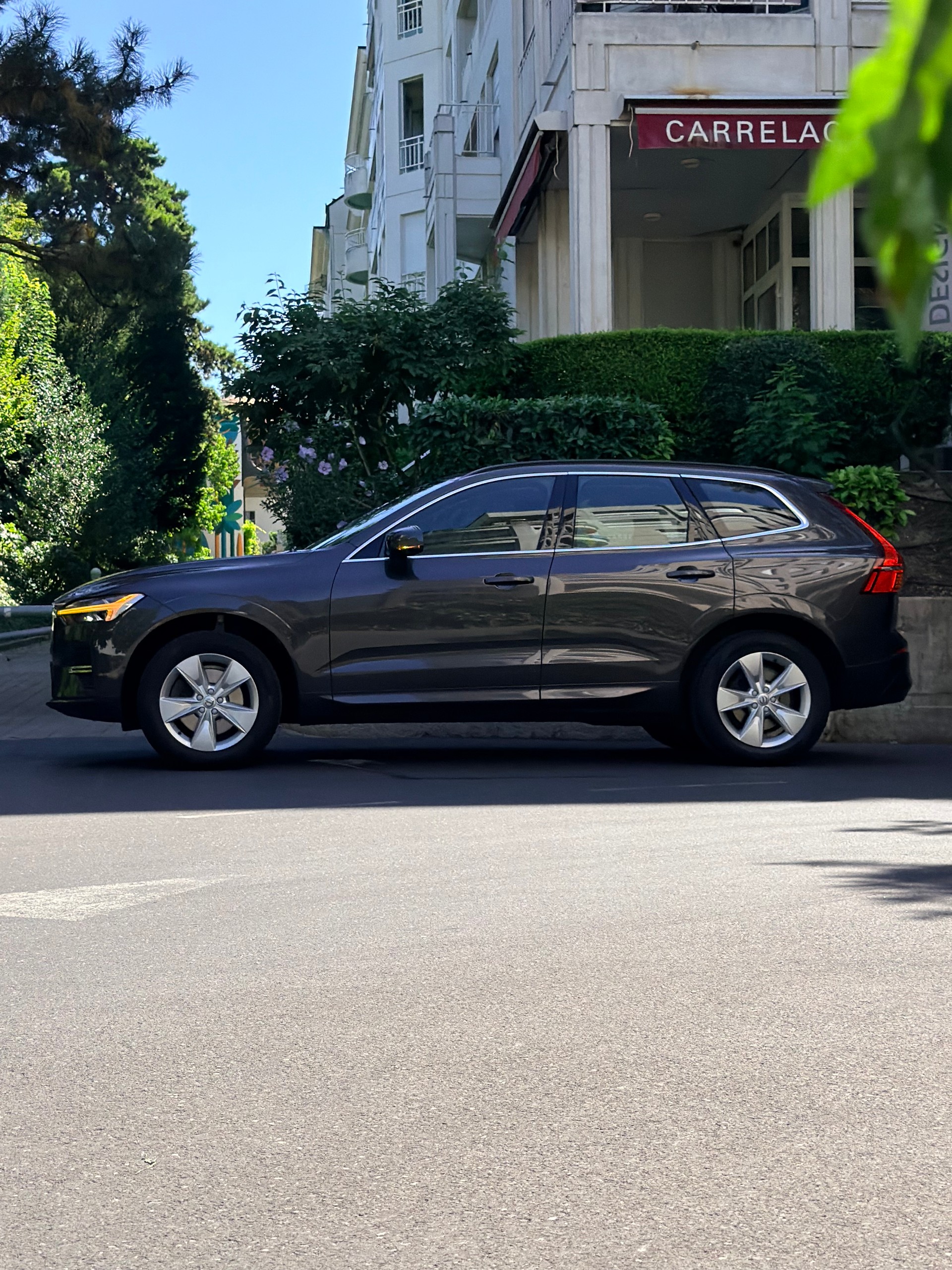 VOLVO XC60 B5 Benzin Mild Hybrid Momentum Geartronic-image-4