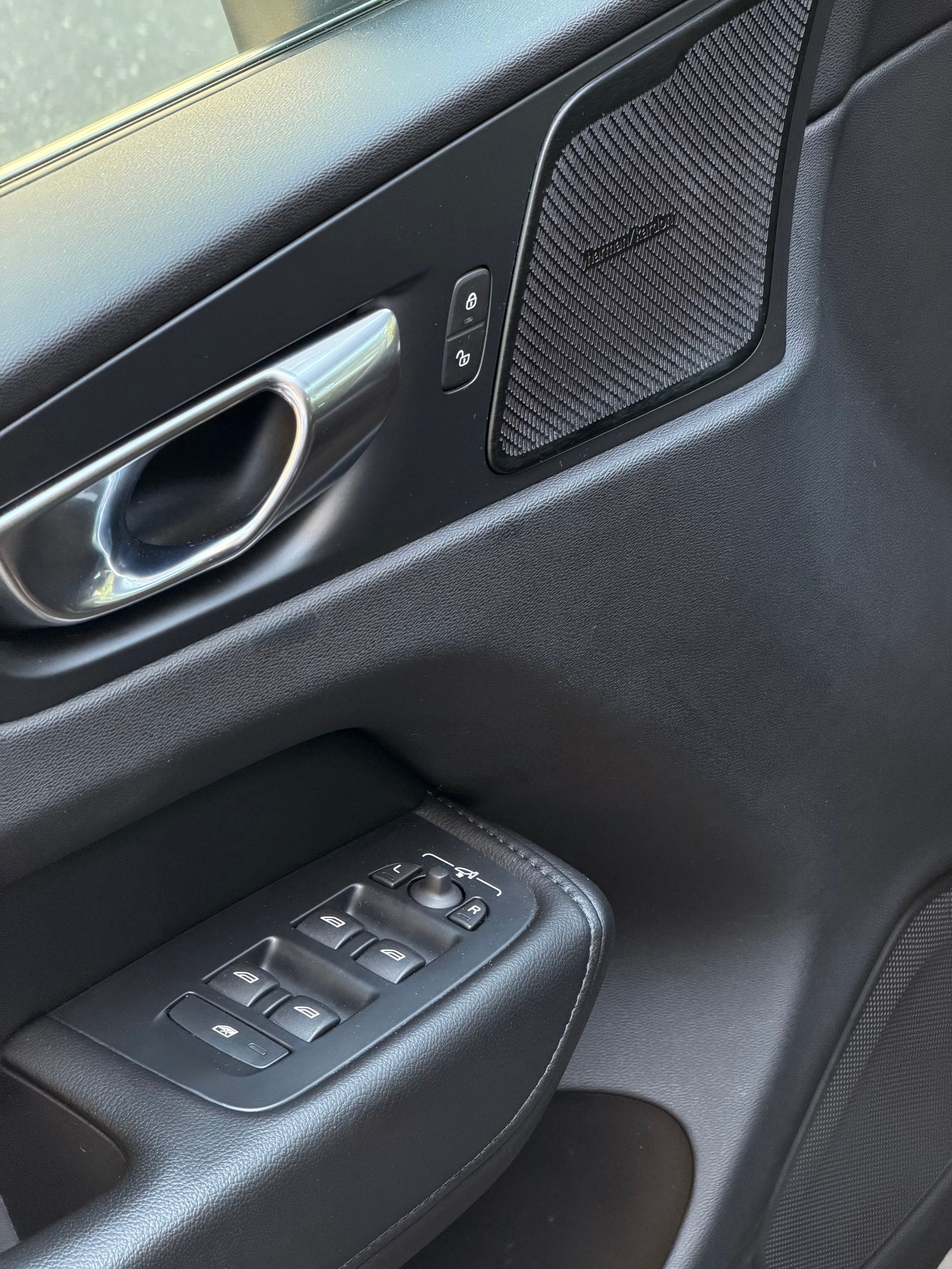 VOLVO XC60 B5 Benzin Mild Hybrid Momentum Geartronic-image-9
