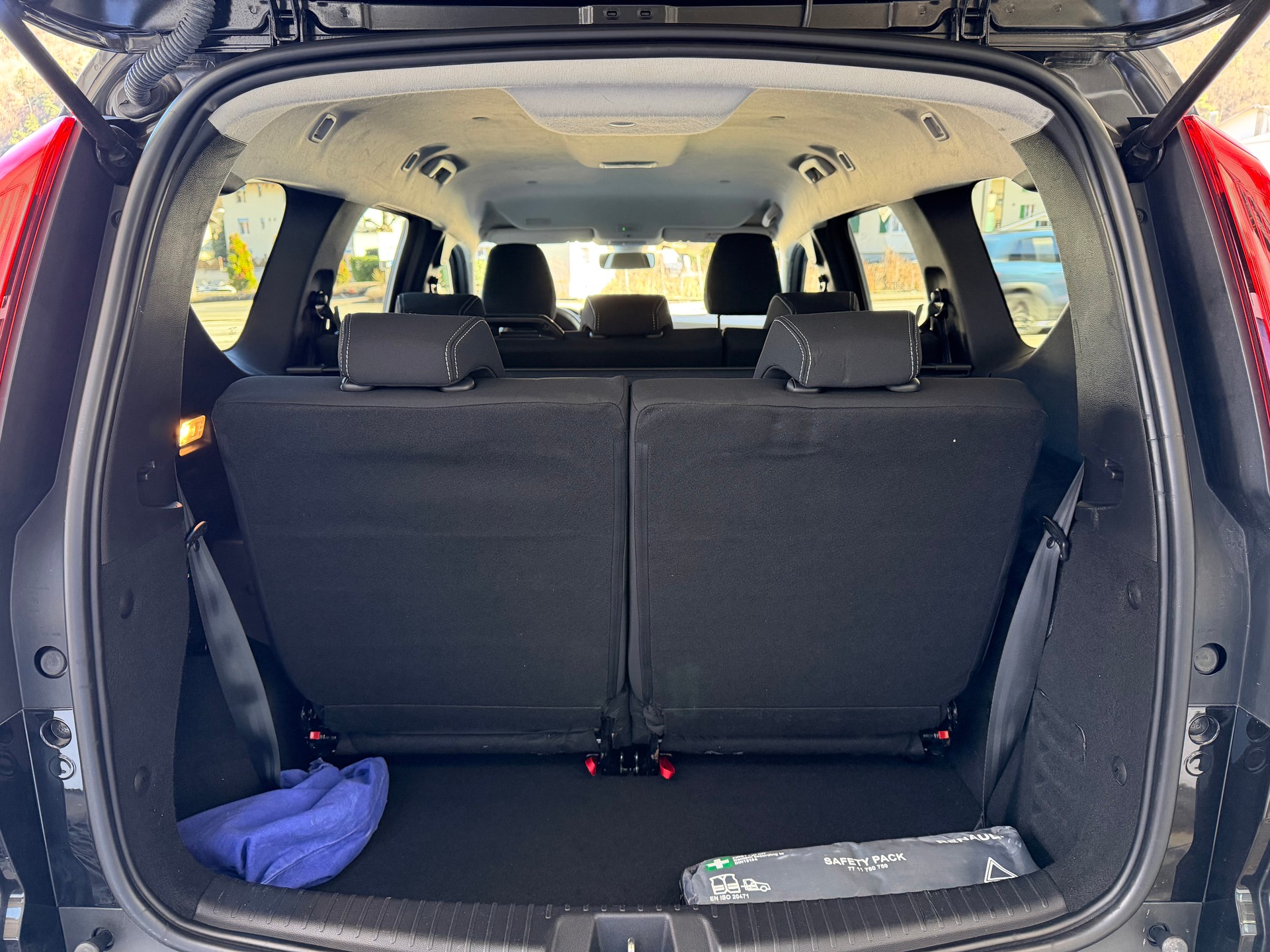 DACIA Jogger TCe 110 Extreme-image-9