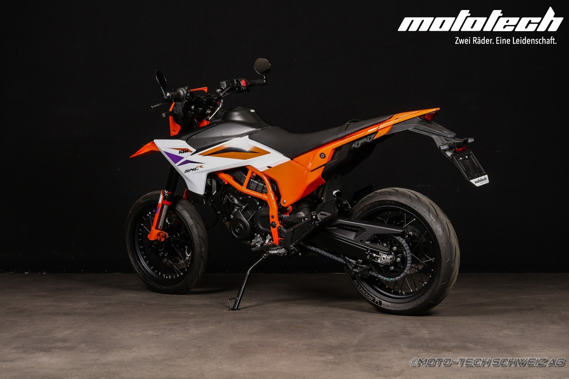 KTM 390 SMC R-showroom-element-2