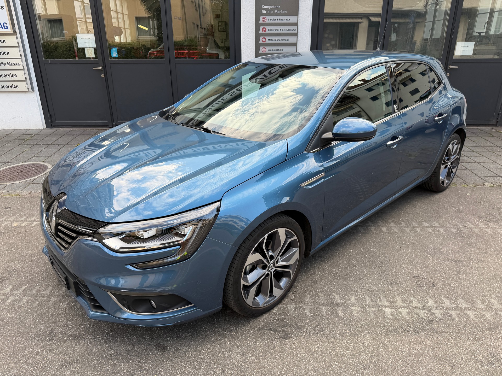 RENAULT Mégane 1.2 16V Turbo 90th Anniversary EDC-image-1