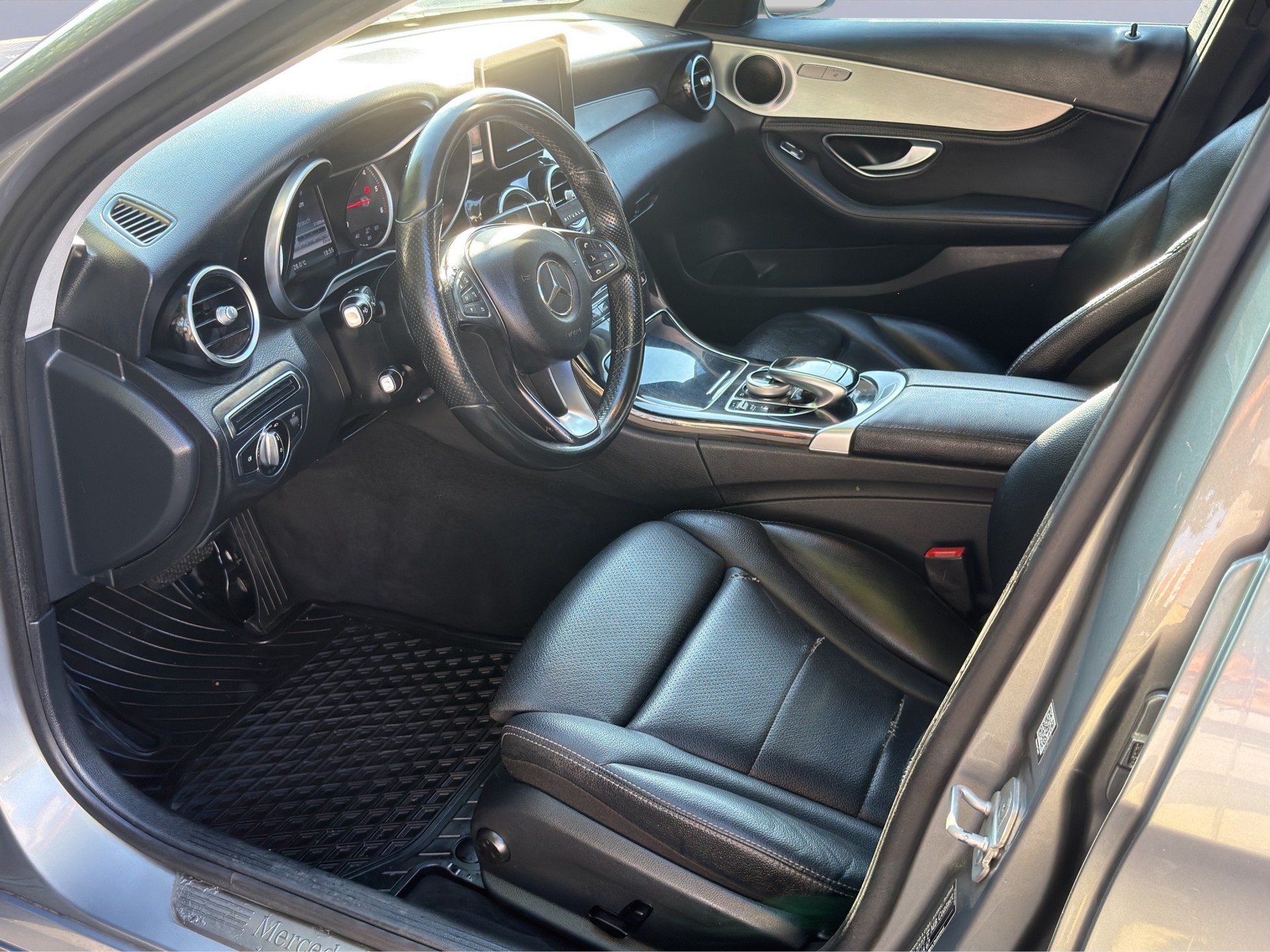 MERCEDES-BENZ C 250 BlueTEC AMG Line 4Matic 7G-Tronic-image-13
