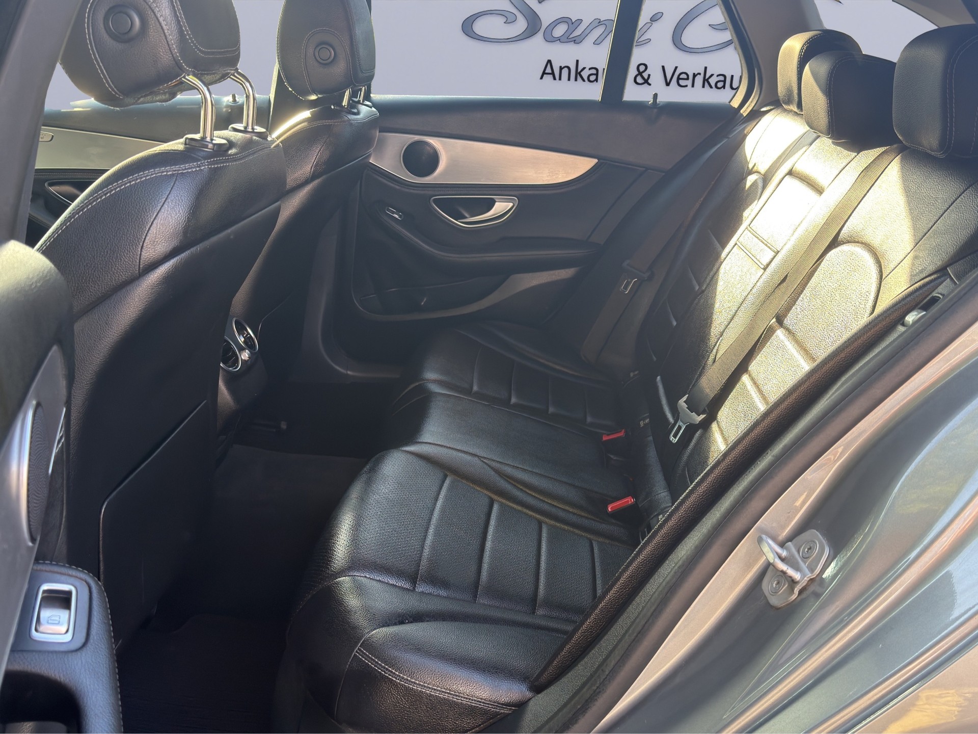 MERCEDES-BENZ C 250 BlueTEC AMG Line 4Matic 7G-Tronic-image-7