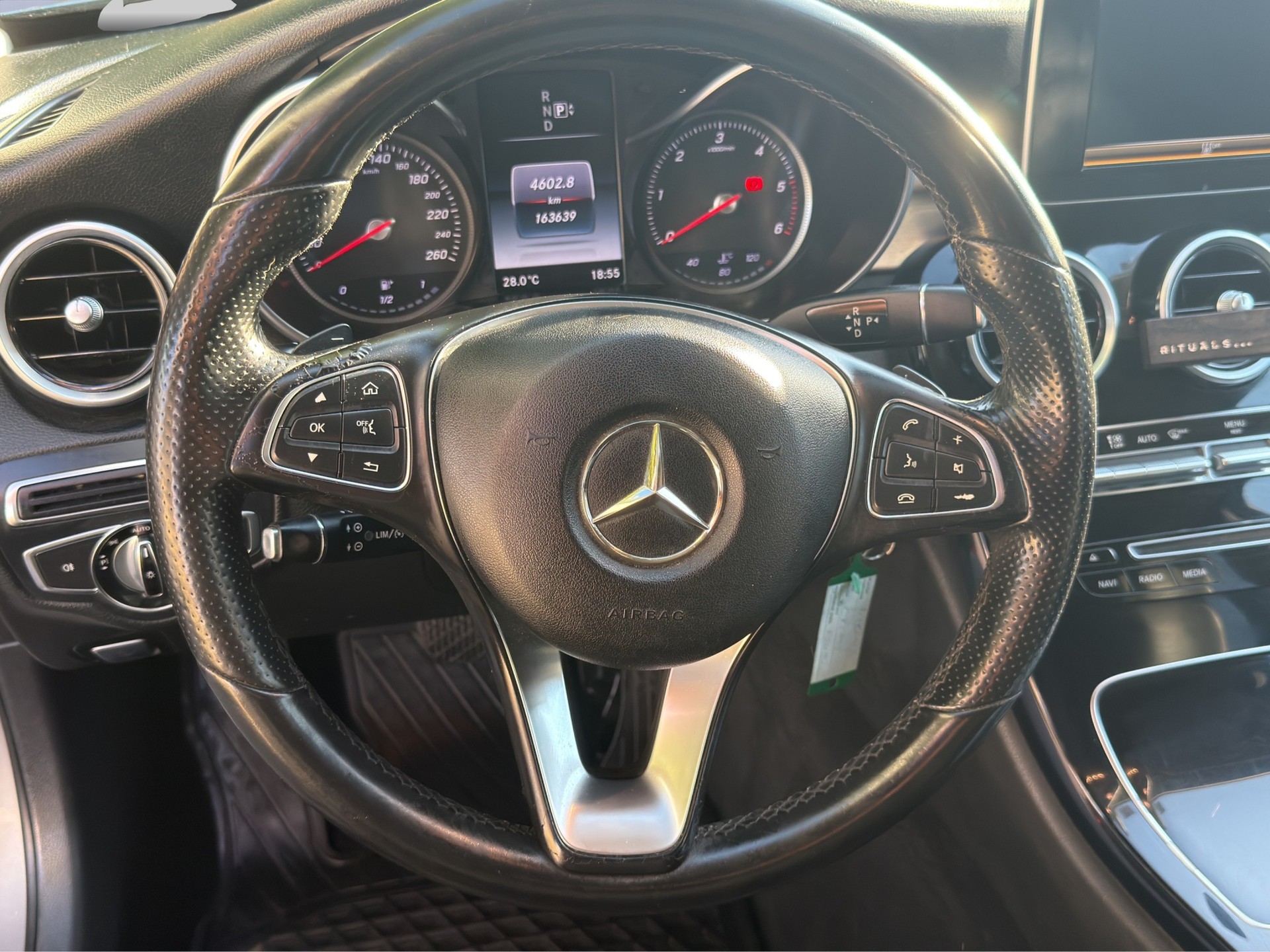 MERCEDES-BENZ C 250 BlueTEC AMG Line 4Matic 7G-Tronic-image-12