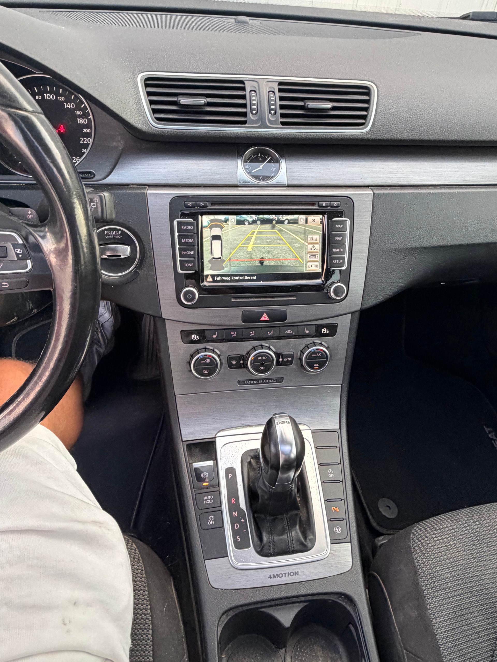 VW Passat Variant 2.0 TDI BMT Highline 4MDSG-image-10