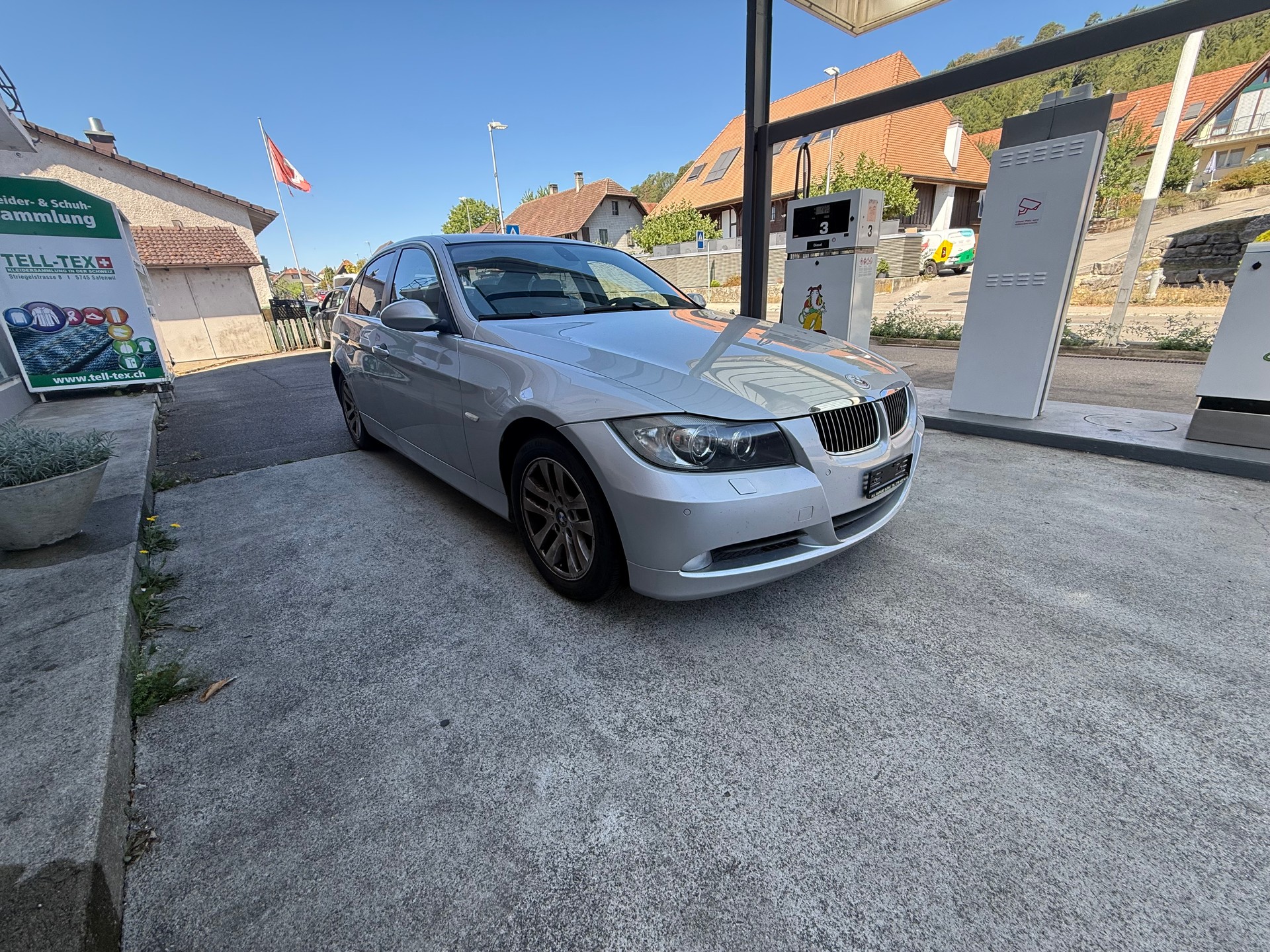 BMW 325xi-image-0