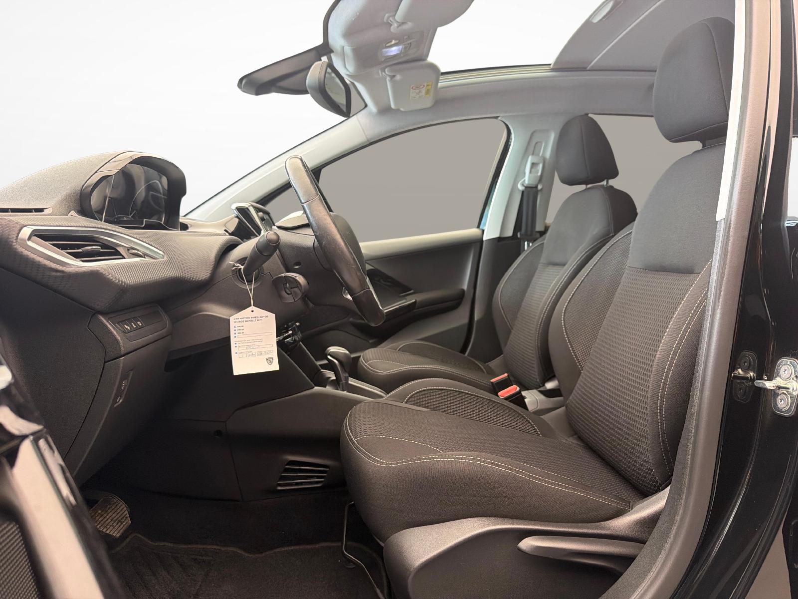 PEUGEOT 208 1.2 PureTech Allure S/S-image-9