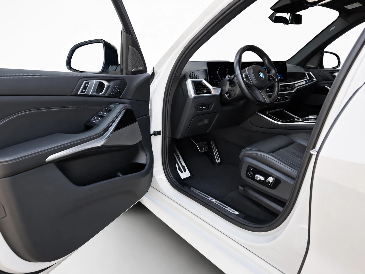 BMW X5 30d xDrive SAG M-Sport CH FAHRZEUG-image-6