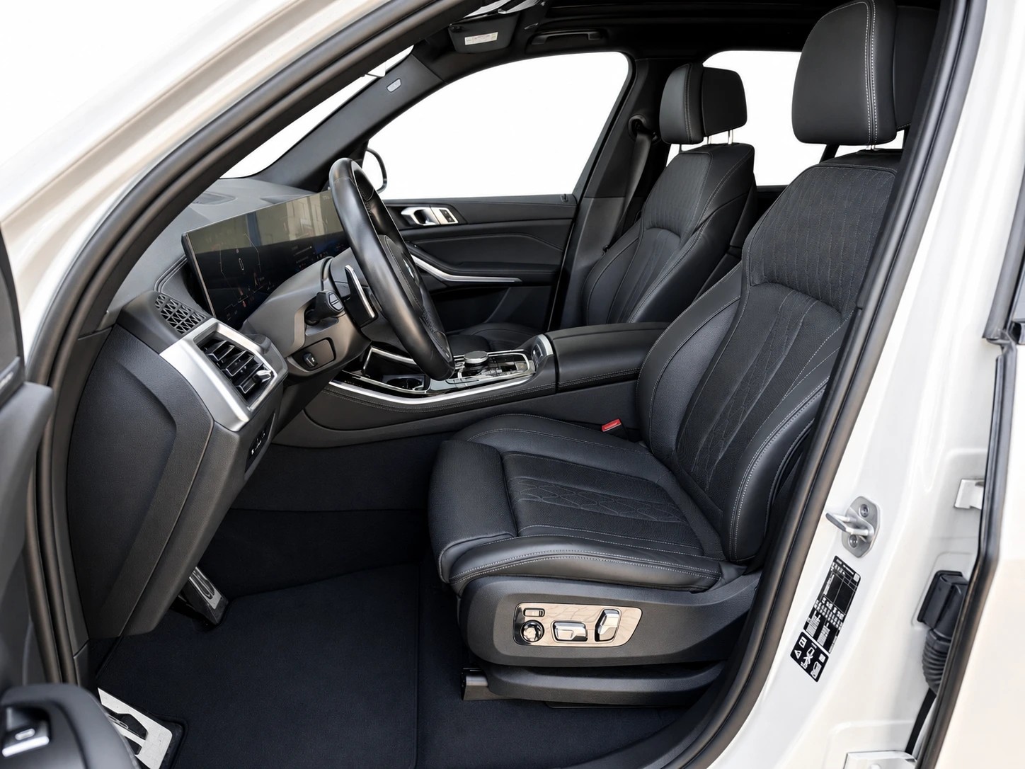 BMW X5 30d xDrive SAG M-Sport CH FAHRZEUG-image-7