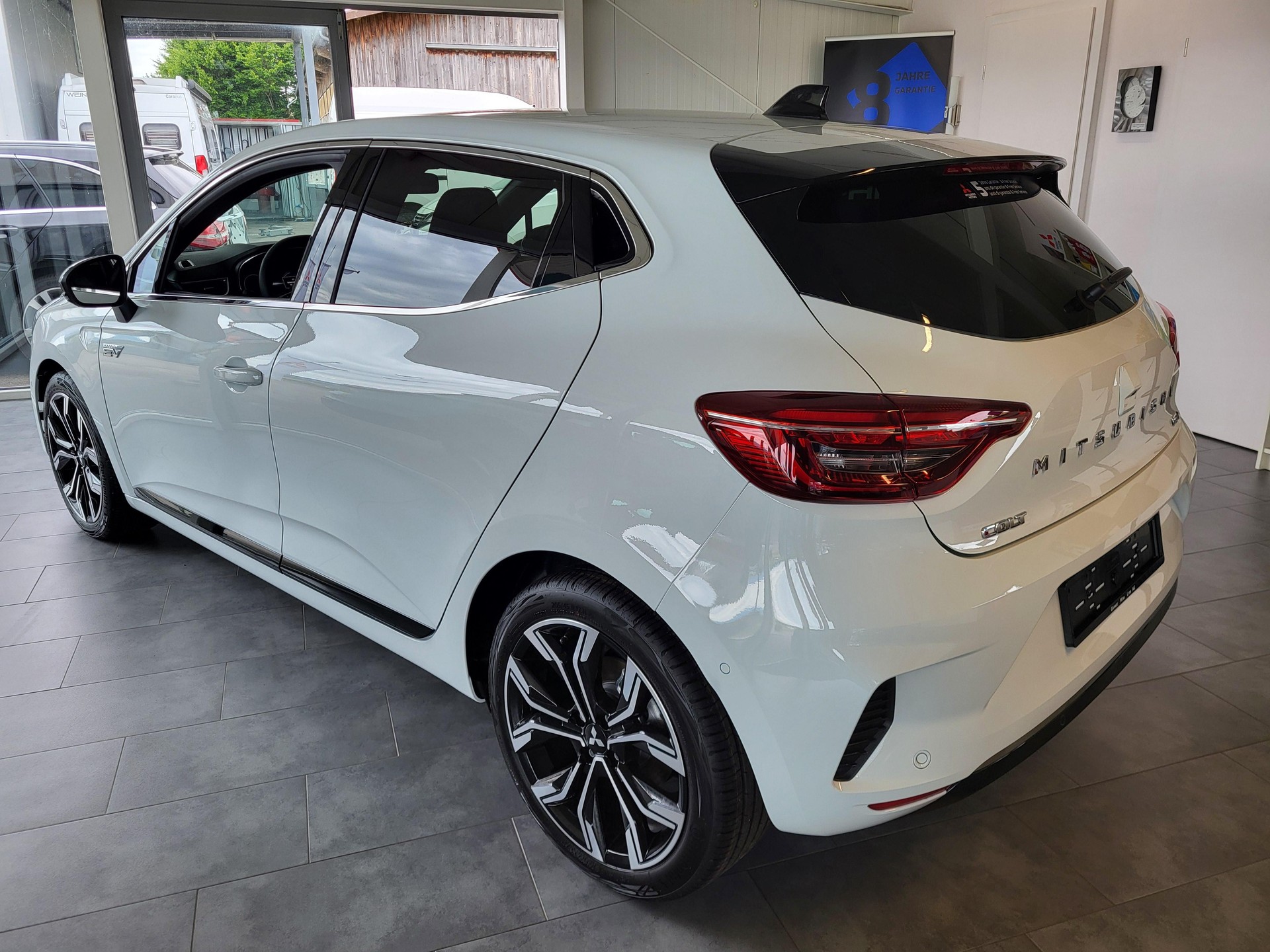 MITSUBISHI Colt 1.6 HEV Instyle-image-2