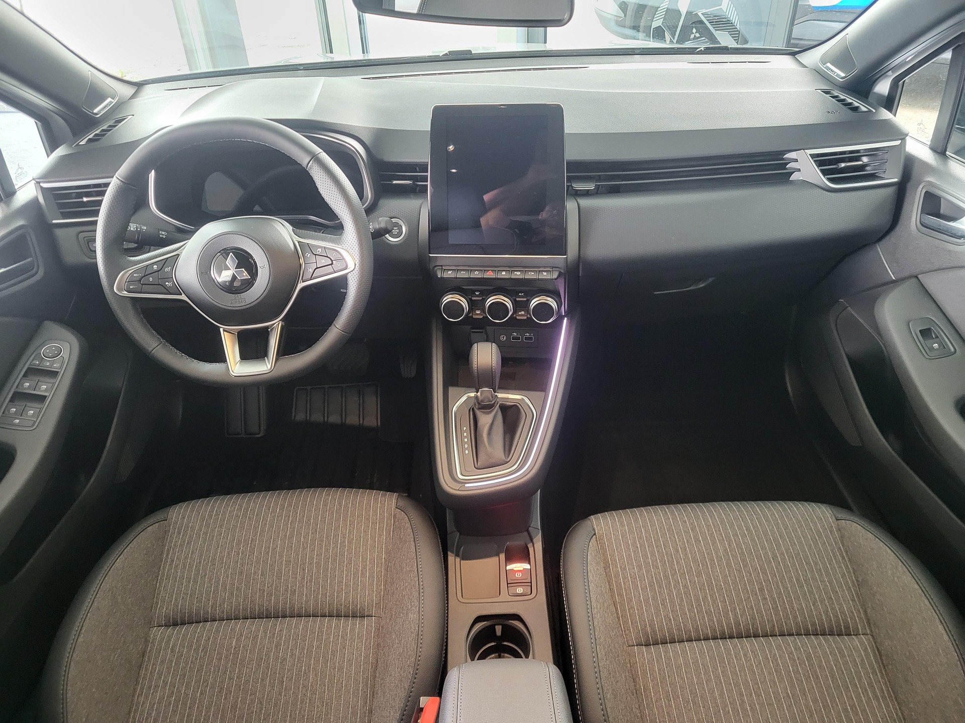 MITSUBISHI Colt 1.6 HEV Instyle-image-6