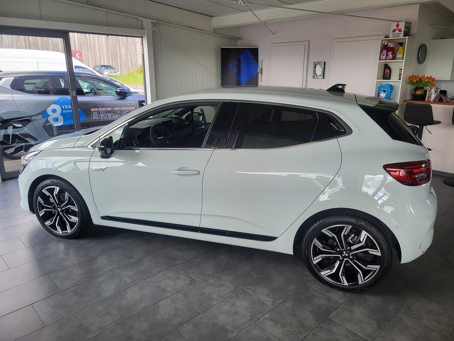 MITSUBISHI Colt 1.6 HEV Instyle-image-1