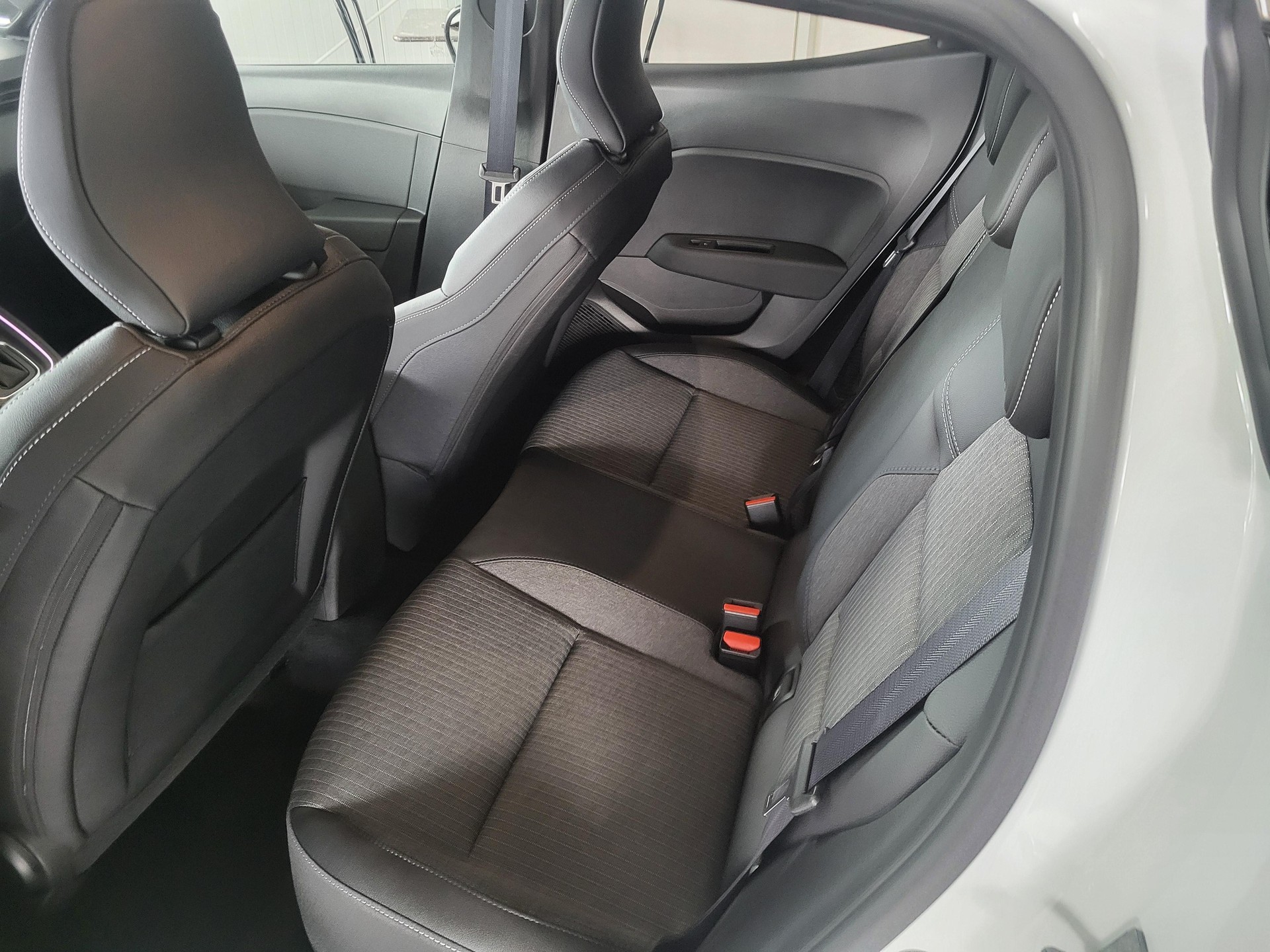 MITSUBISHI Colt 1.6 HEV Instyle-image-5