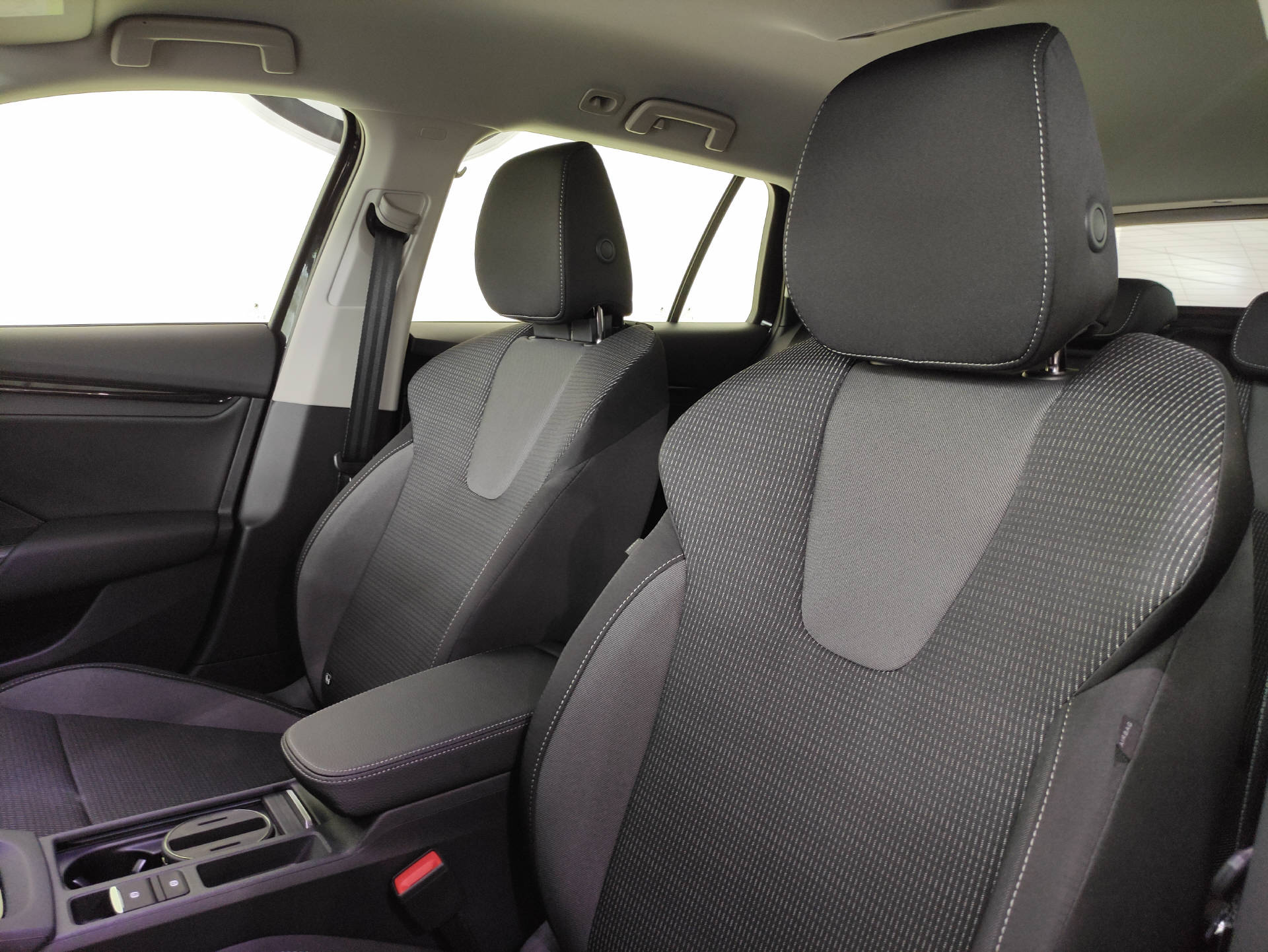 SKODA Octavia Combi 2.0 TSI Selection 4x4 DSG-image-4