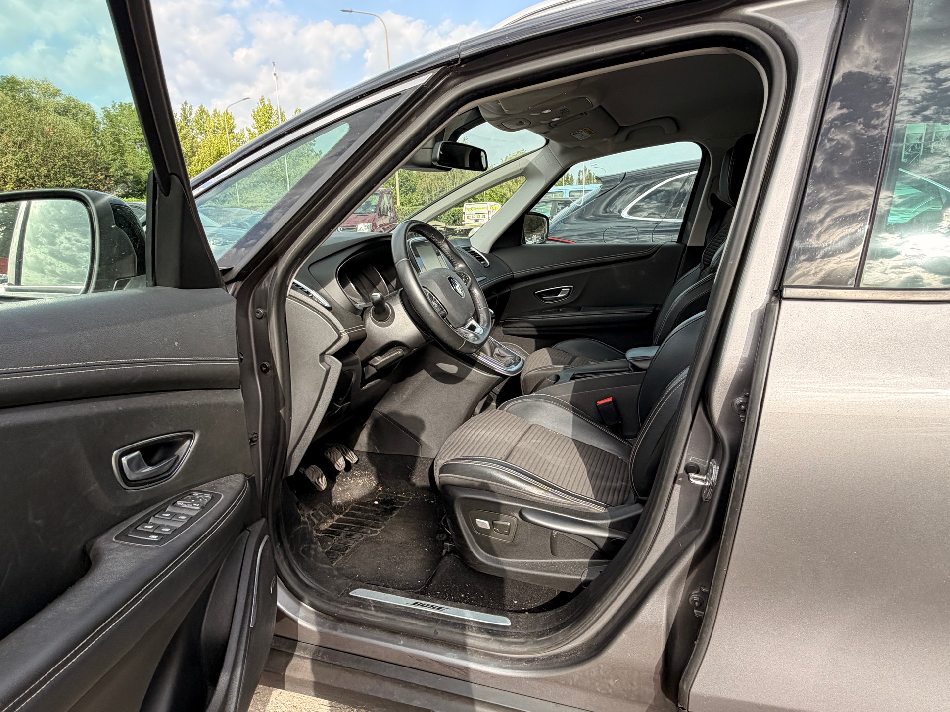 RENAULT Grand Scénic 1.5 dCi Hybrid Assist Bose-image-4