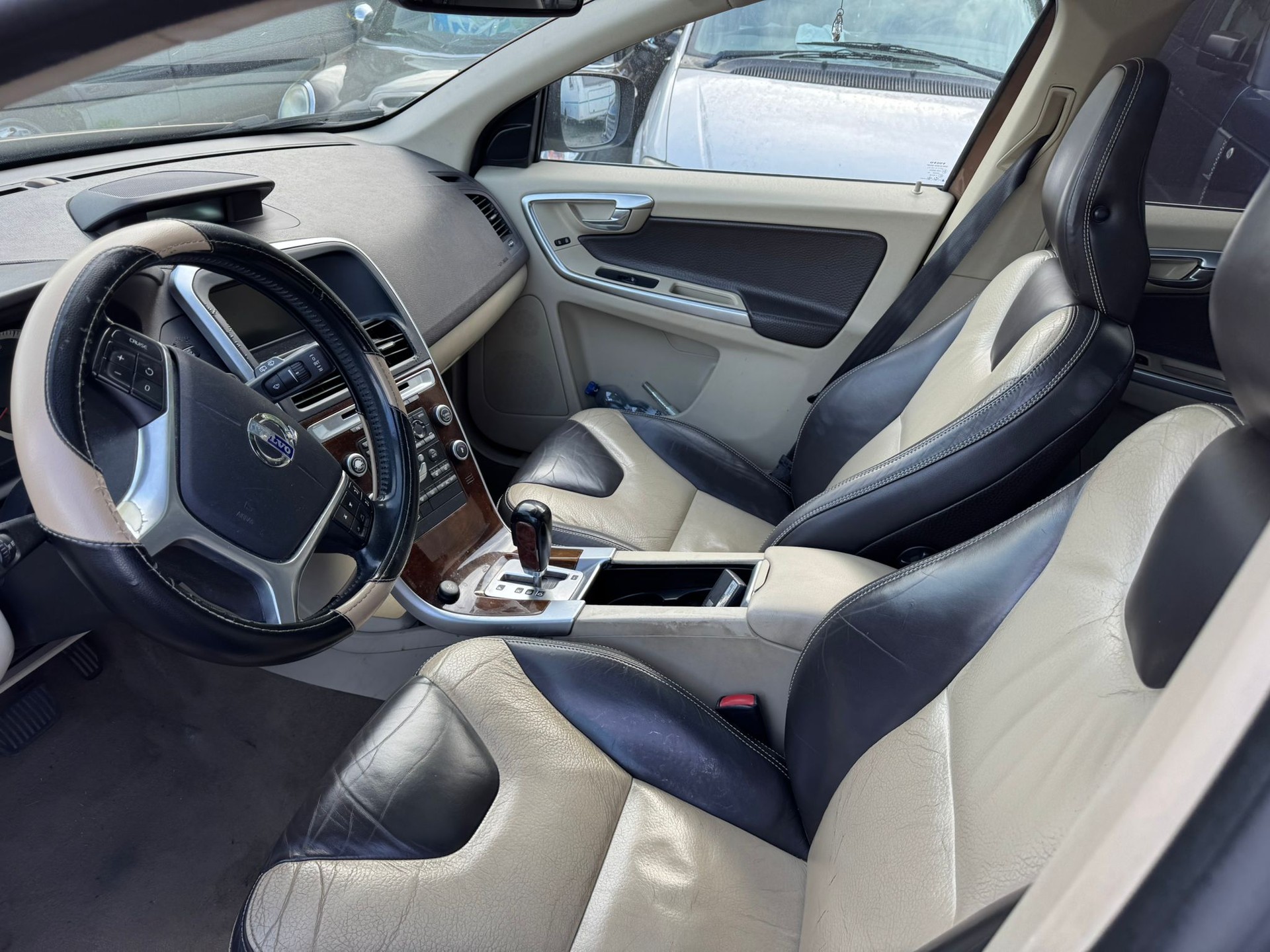 VOLVO XC60 D5 AWD Summum Geartronic-image-9