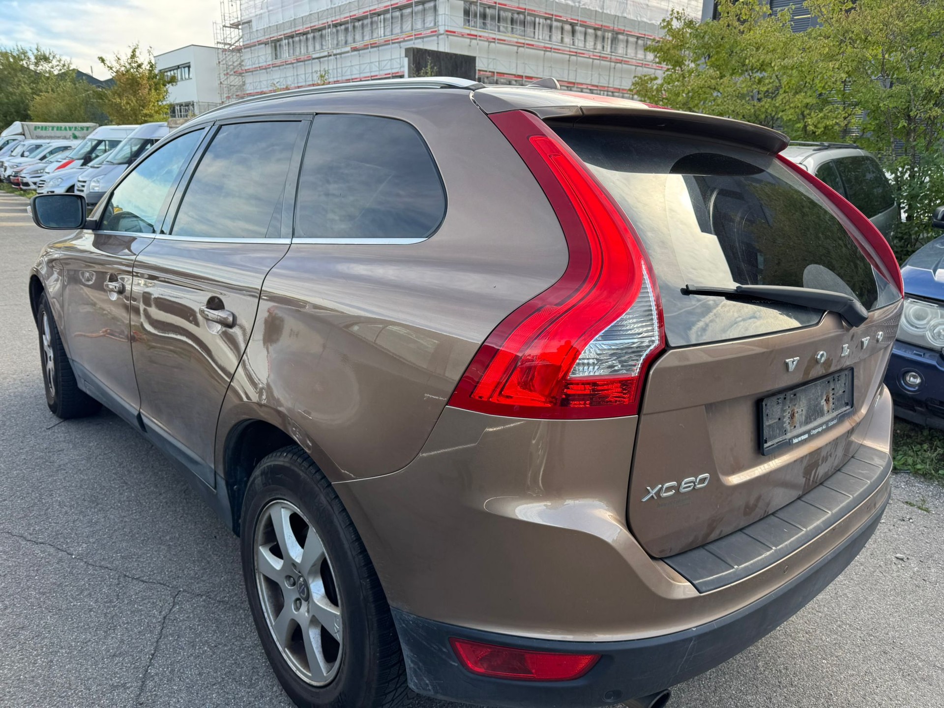 VOLVO XC60 D5 AWD Summum Geartronic-image-5