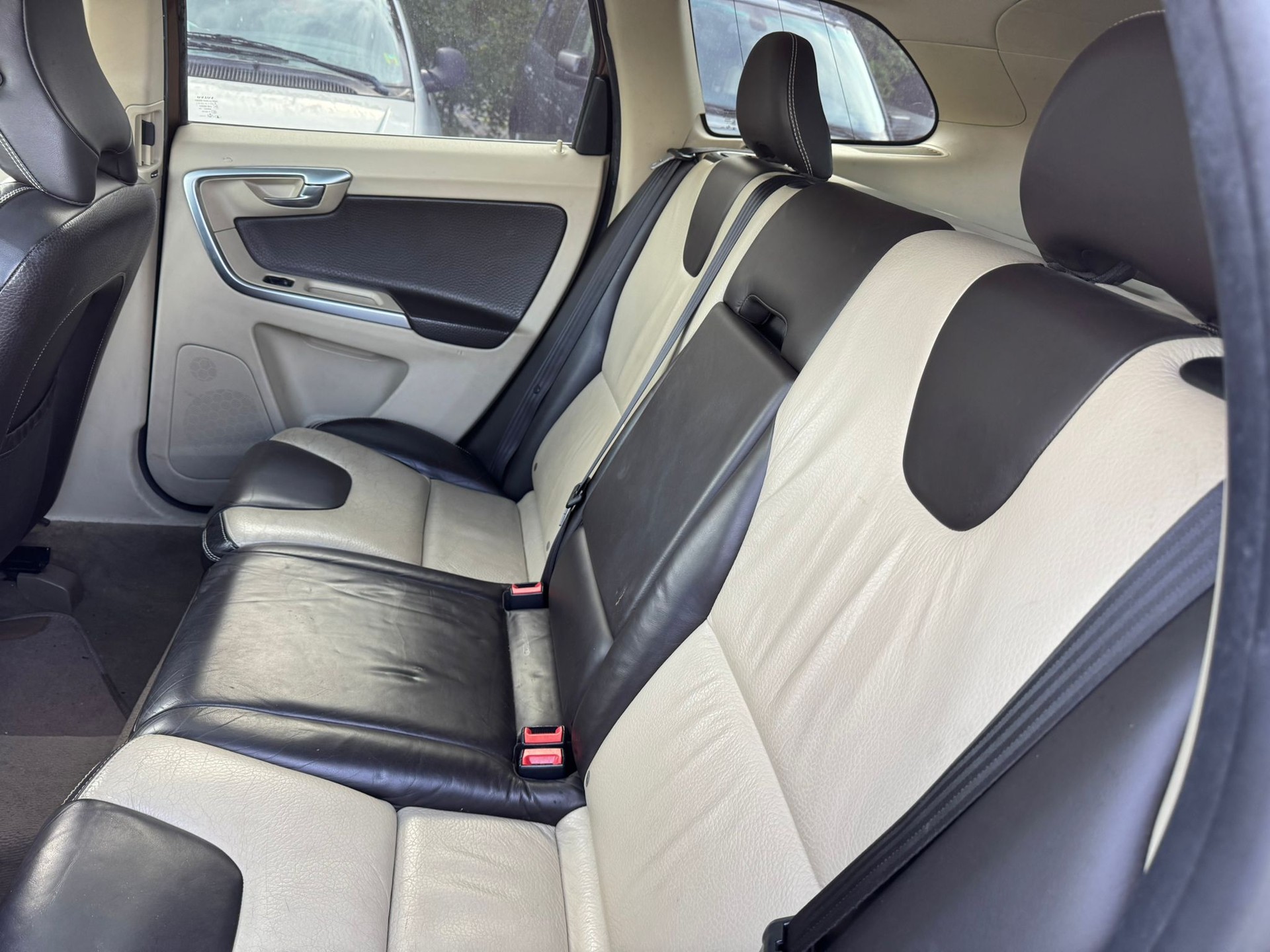 VOLVO XC60 D5 AWD Summum Geartronic-image-8