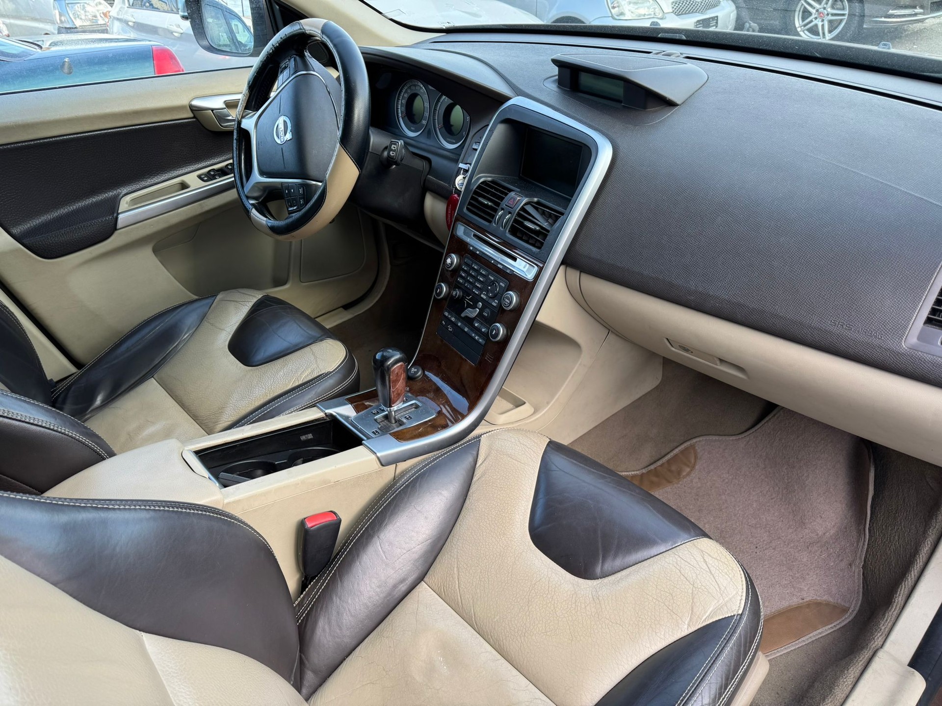 VOLVO XC60 D5 AWD Summum Geartronic-image-7