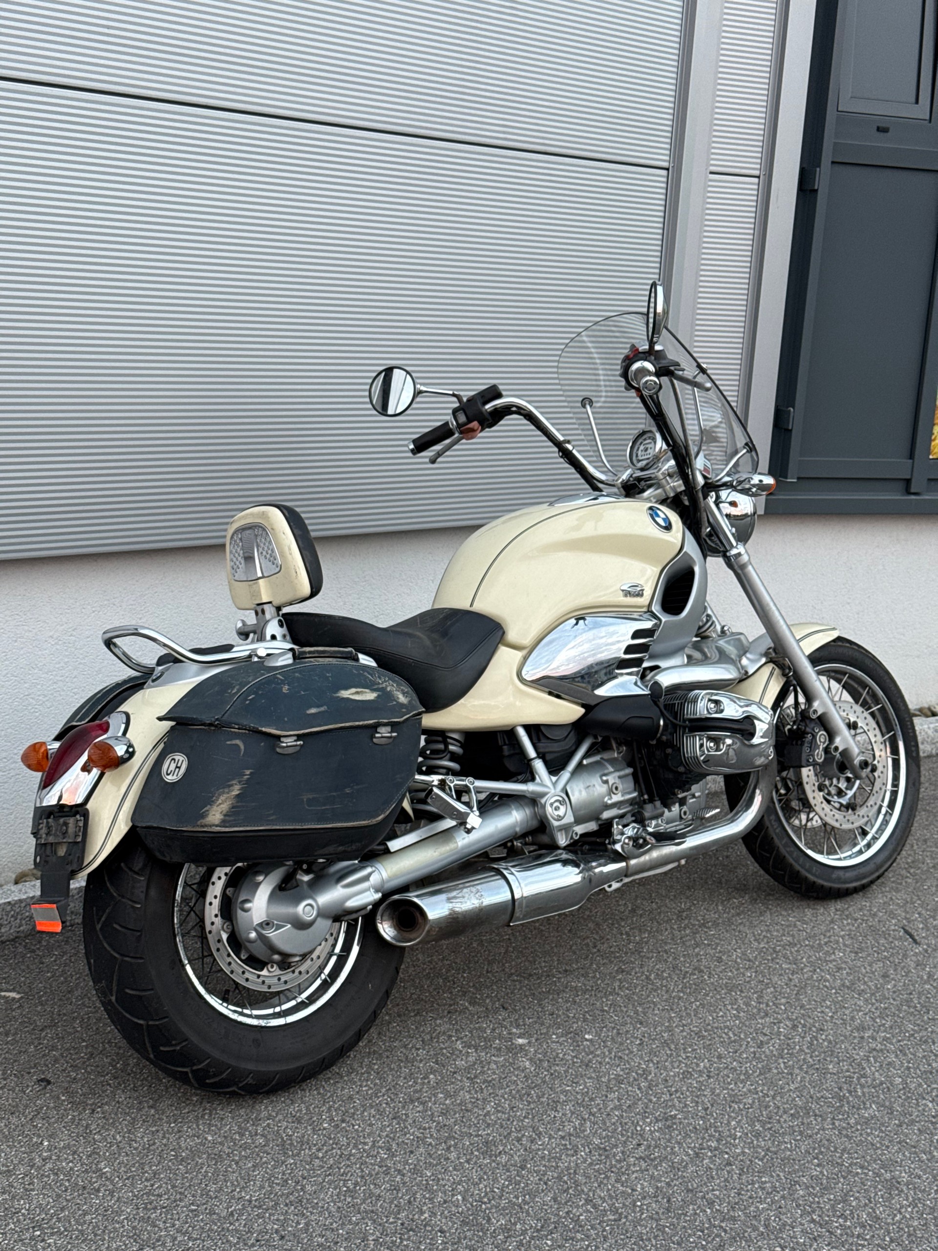 BMW R 1200 C Classic James Bond-showroom-element-2