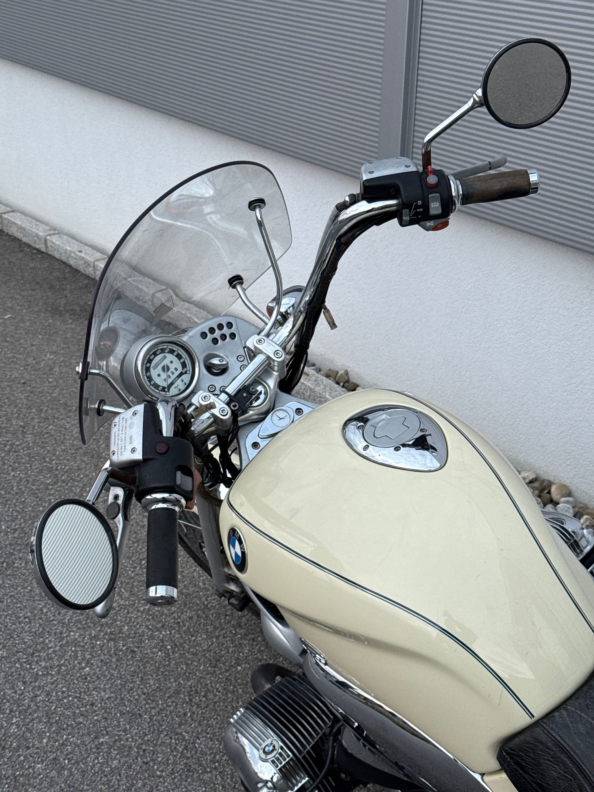 BMW R 1200 C Classic James Bond-image-8