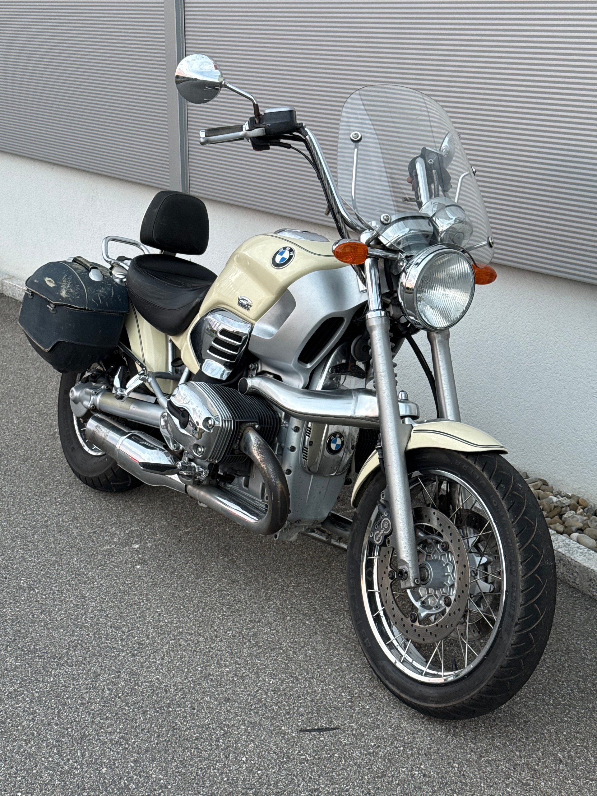 BMW R 1200 C Classic James Bond-showroom-element-1