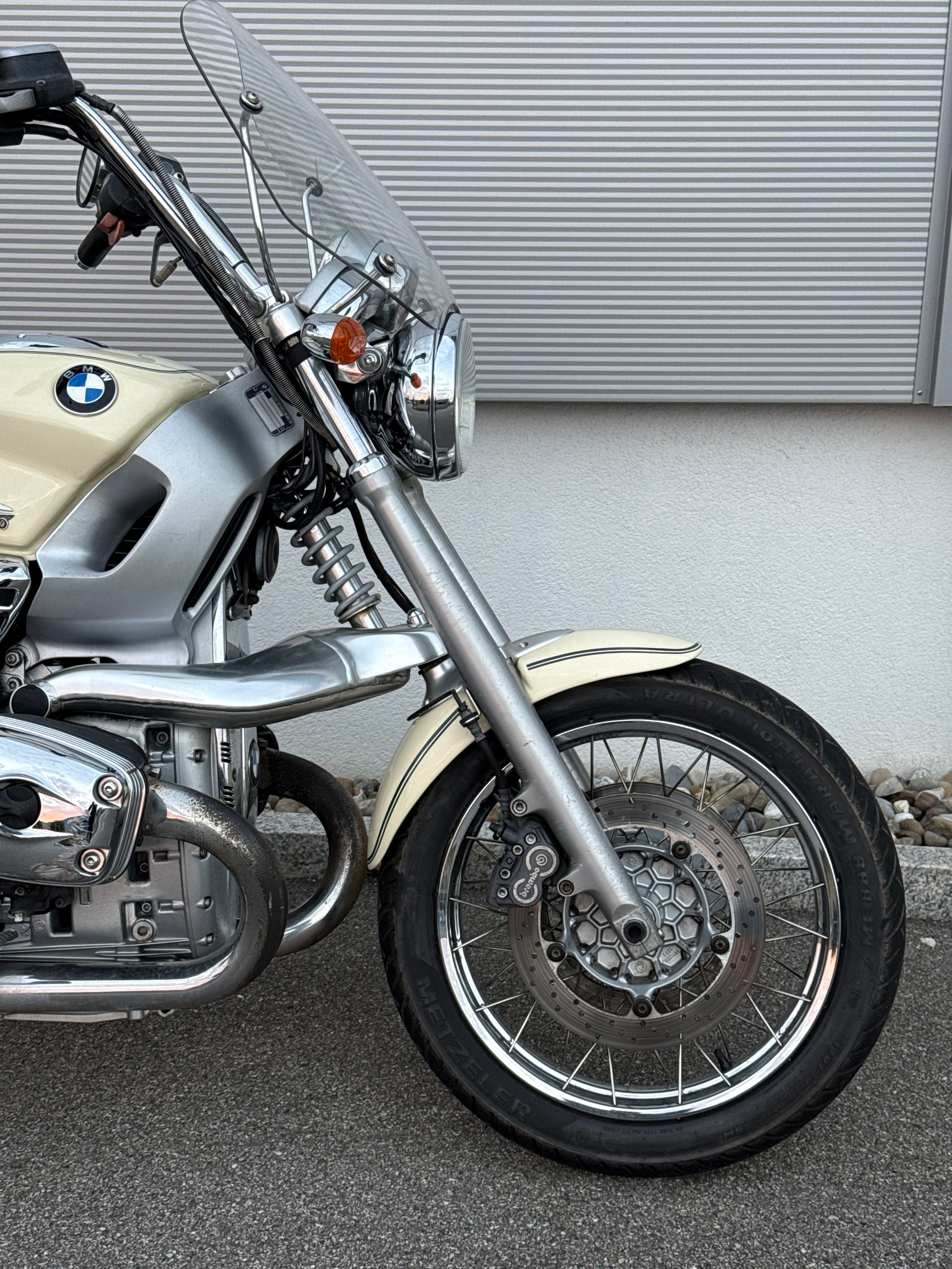 BMW R 1200 C Classic James Bond-showroom-element-3