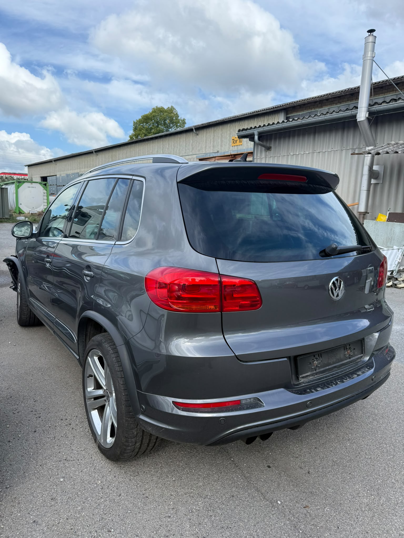 VW Tiguan 2.0 TSI R-Line Design 4Motion DSG-image-3