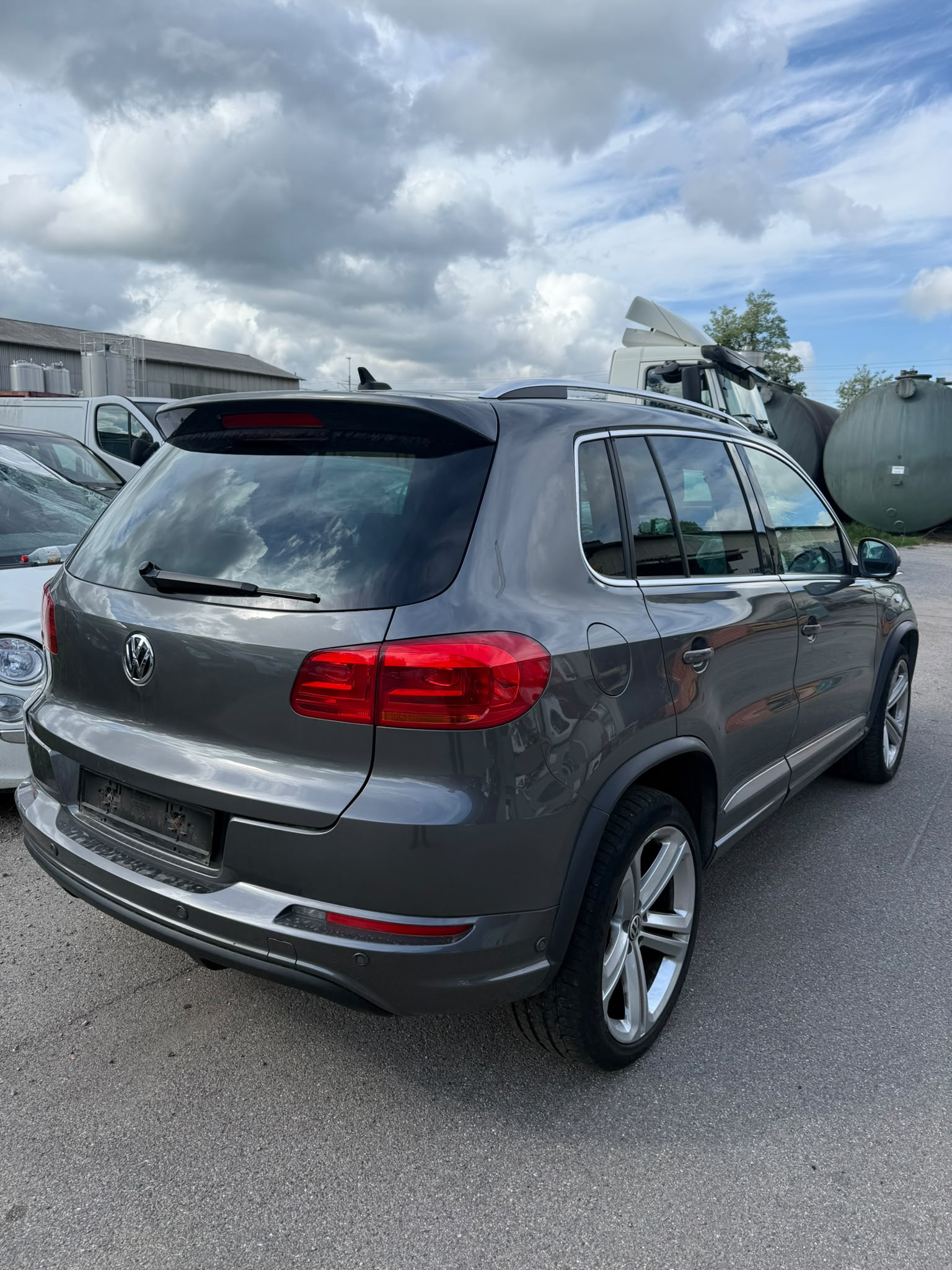 VW Tiguan 2.0 TSI R-Line Design 4Motion DSG — slika 3