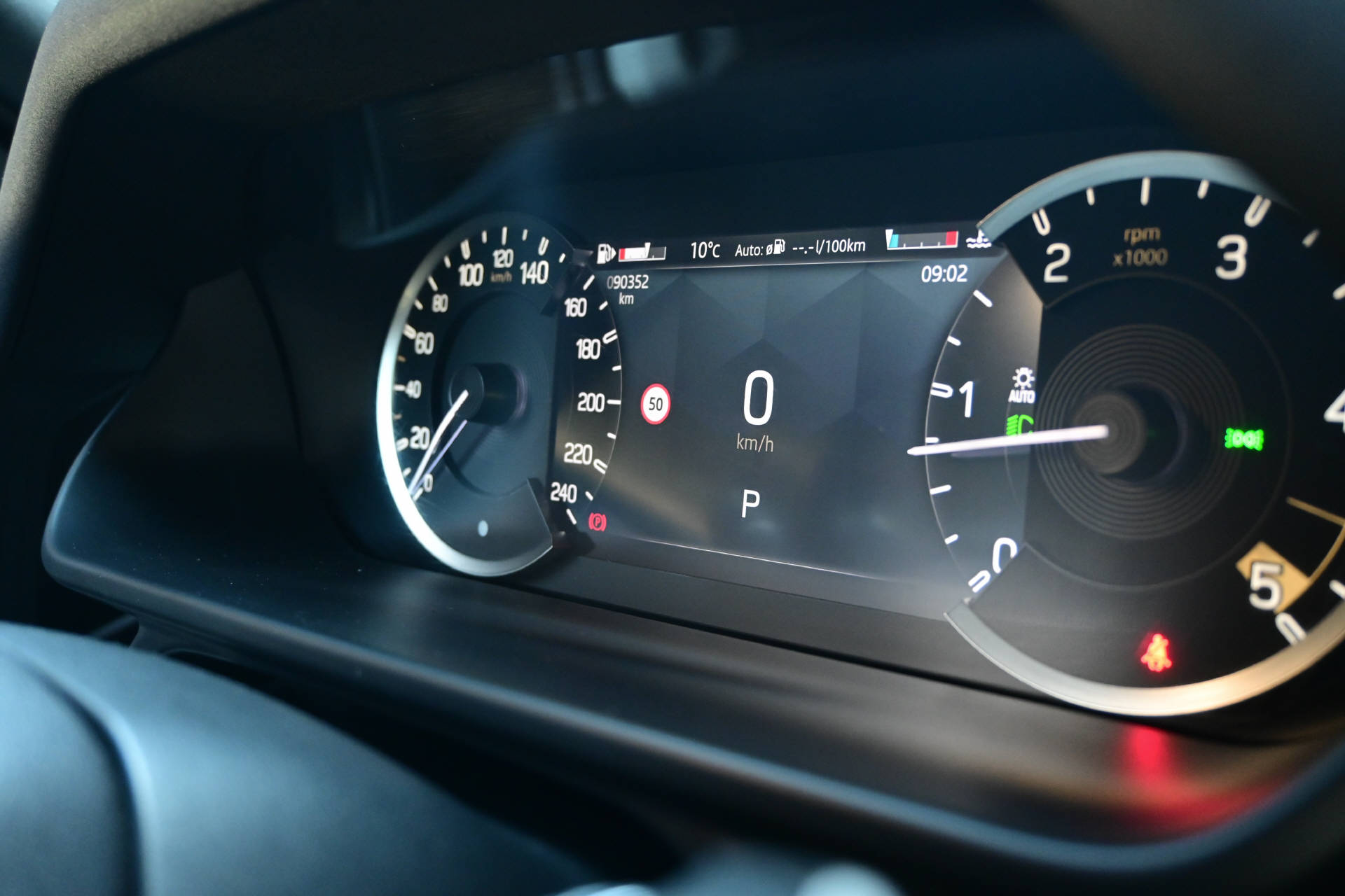 LAND ROVER Defender 110 3.0 D I6 250 X-Dynamic SE-image-15