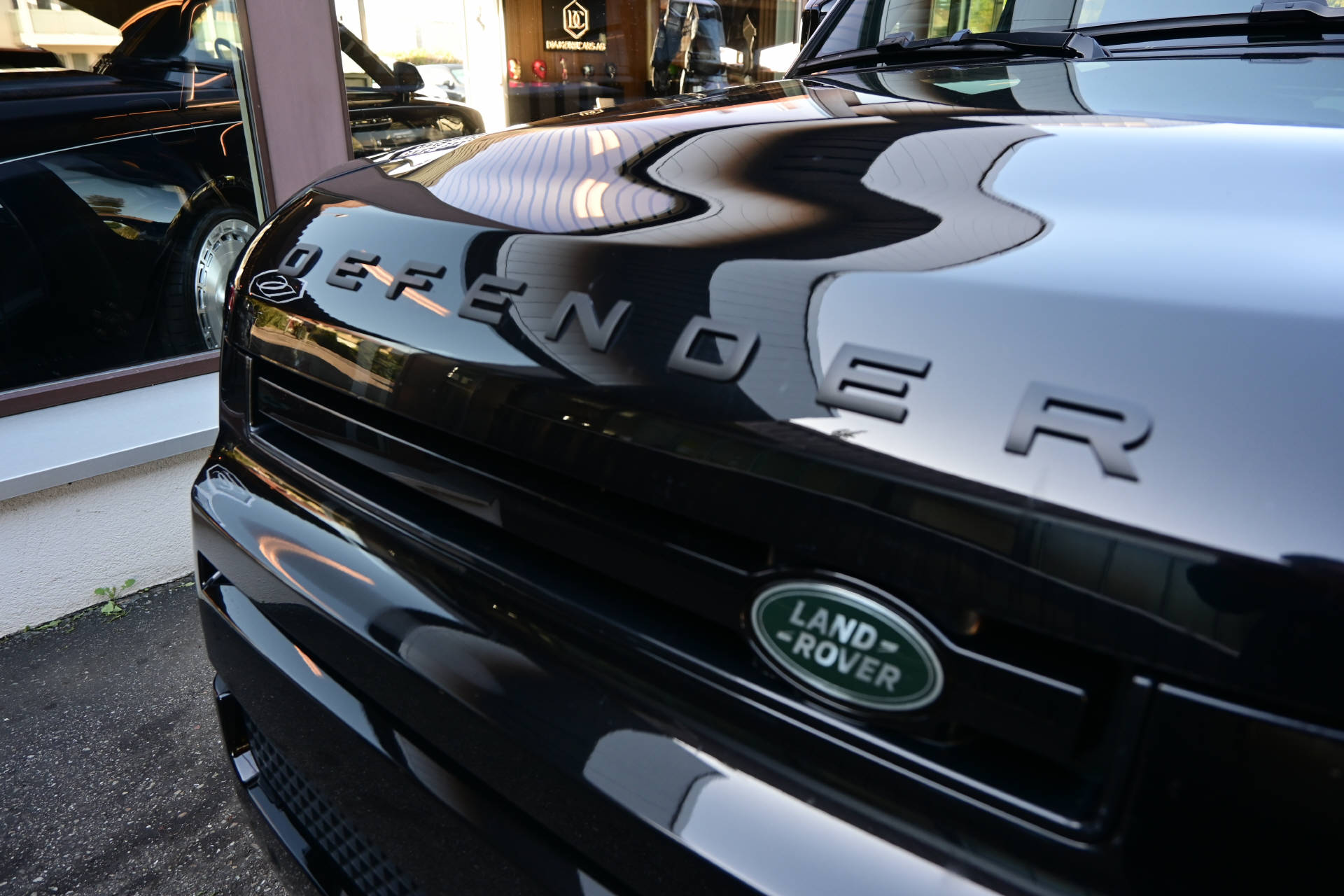 LAND ROVER Defender 110 3.0 D I6 250 X-Dynamic SE-image-12