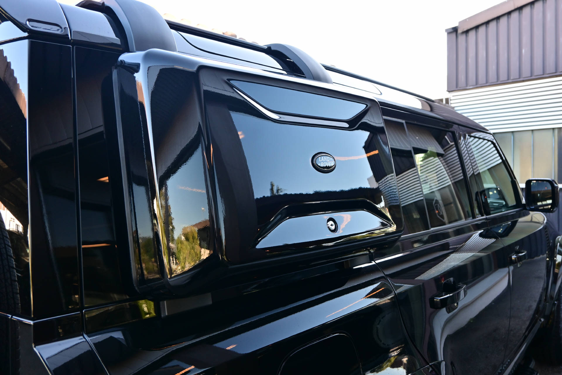 LAND ROVER Defender 110 3.0 D I6 250 X-Dynamic SE-image-10