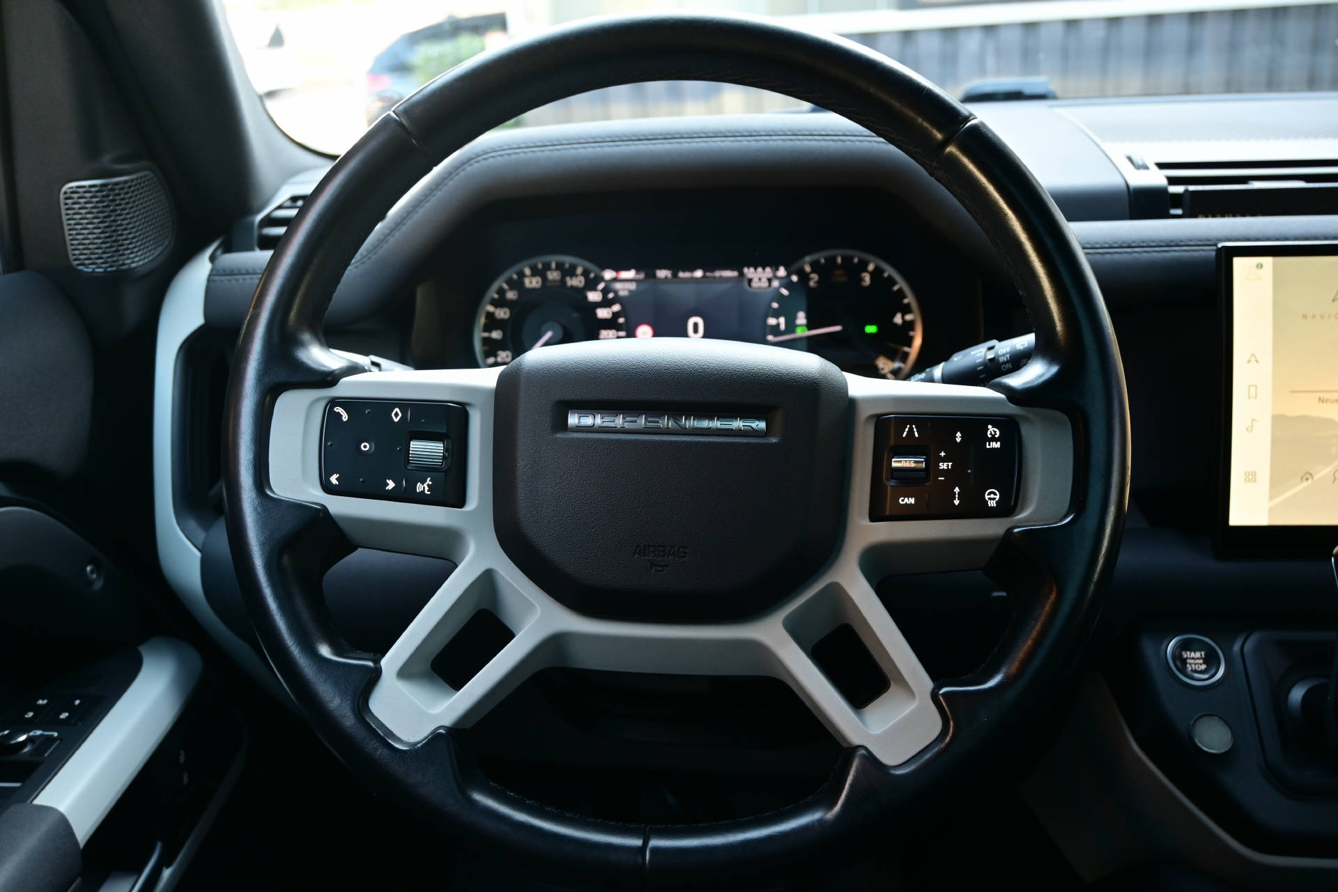 LAND ROVER Defender 110 3.0 D I6 250 X-Dynamic SE-image-19