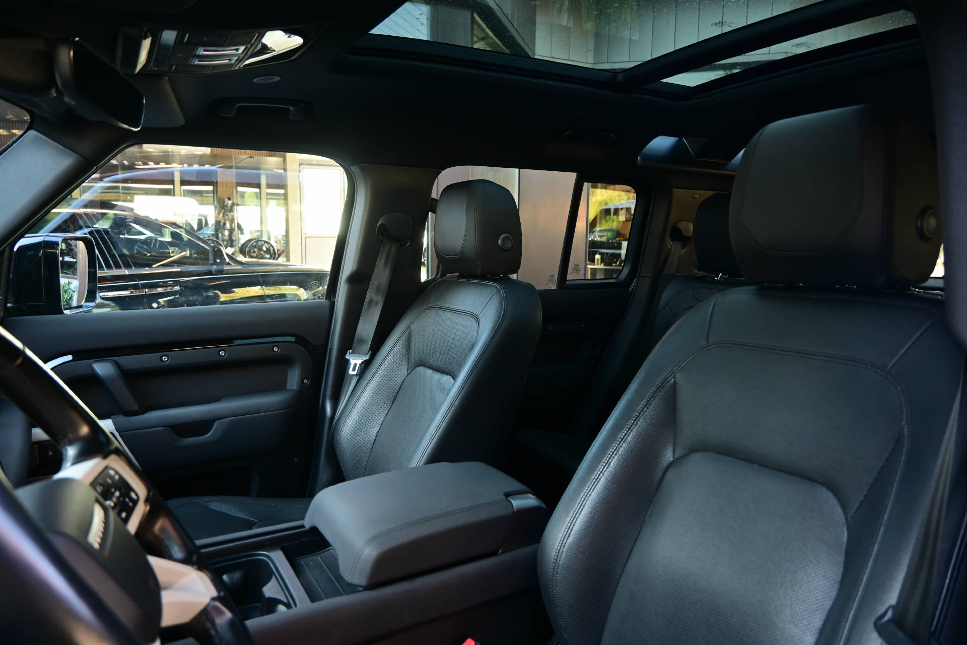 LAND ROVER Defender 110 3.0 D I6 250 X-Dynamic SE-image-16