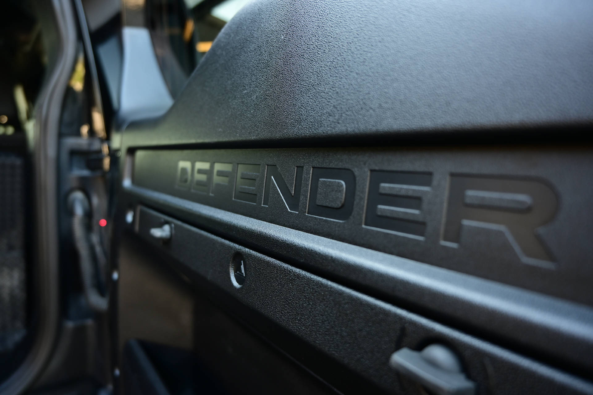 LAND ROVER Defender 110 3.0 D I6 250 X-Dynamic SE-image-28