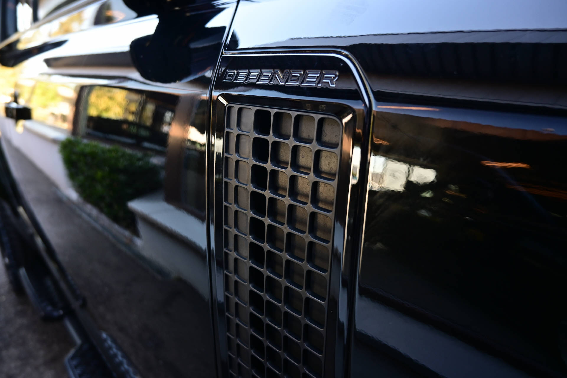 LAND ROVER Defender 110 3.0 D I6 250 X-Dynamic SE-image-9
