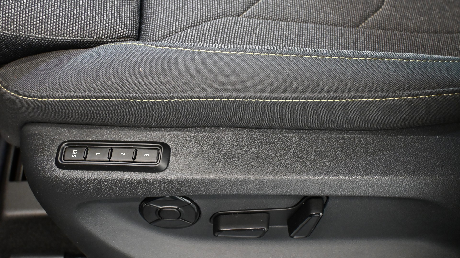 SKODA Kodiaq 1.5 TSI mHEV Selection FACELIFTING 7-PLÄTZER-image-9