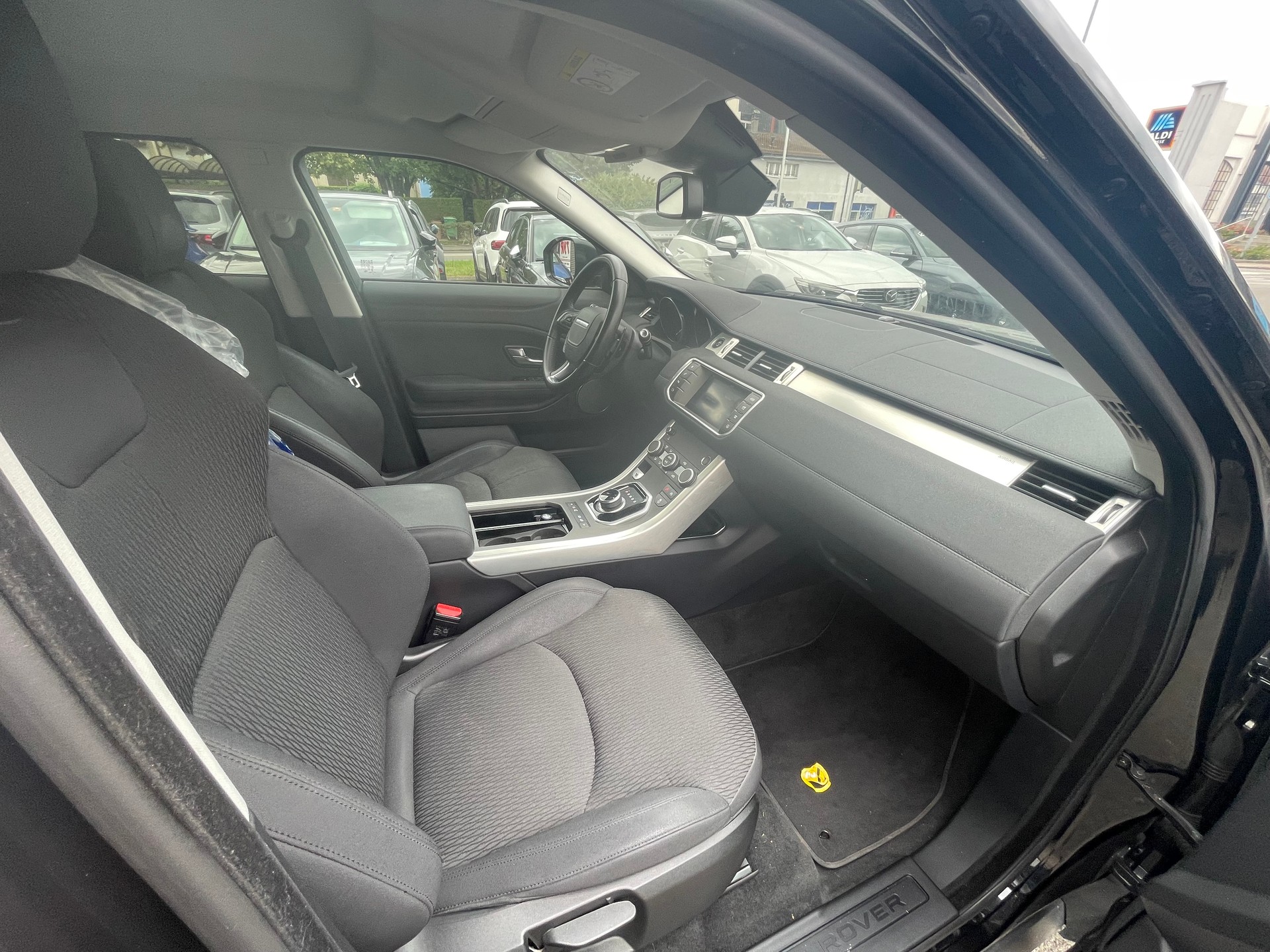 LAND ROVER Range Rover Evoque 2.0 TD4 SE AT9-image-5