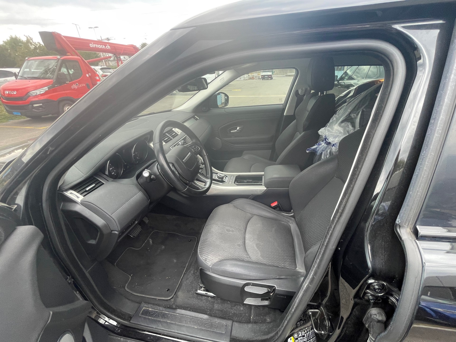LAND ROVER Range Rover Evoque 2.0 TD4 SE AT9-image-6